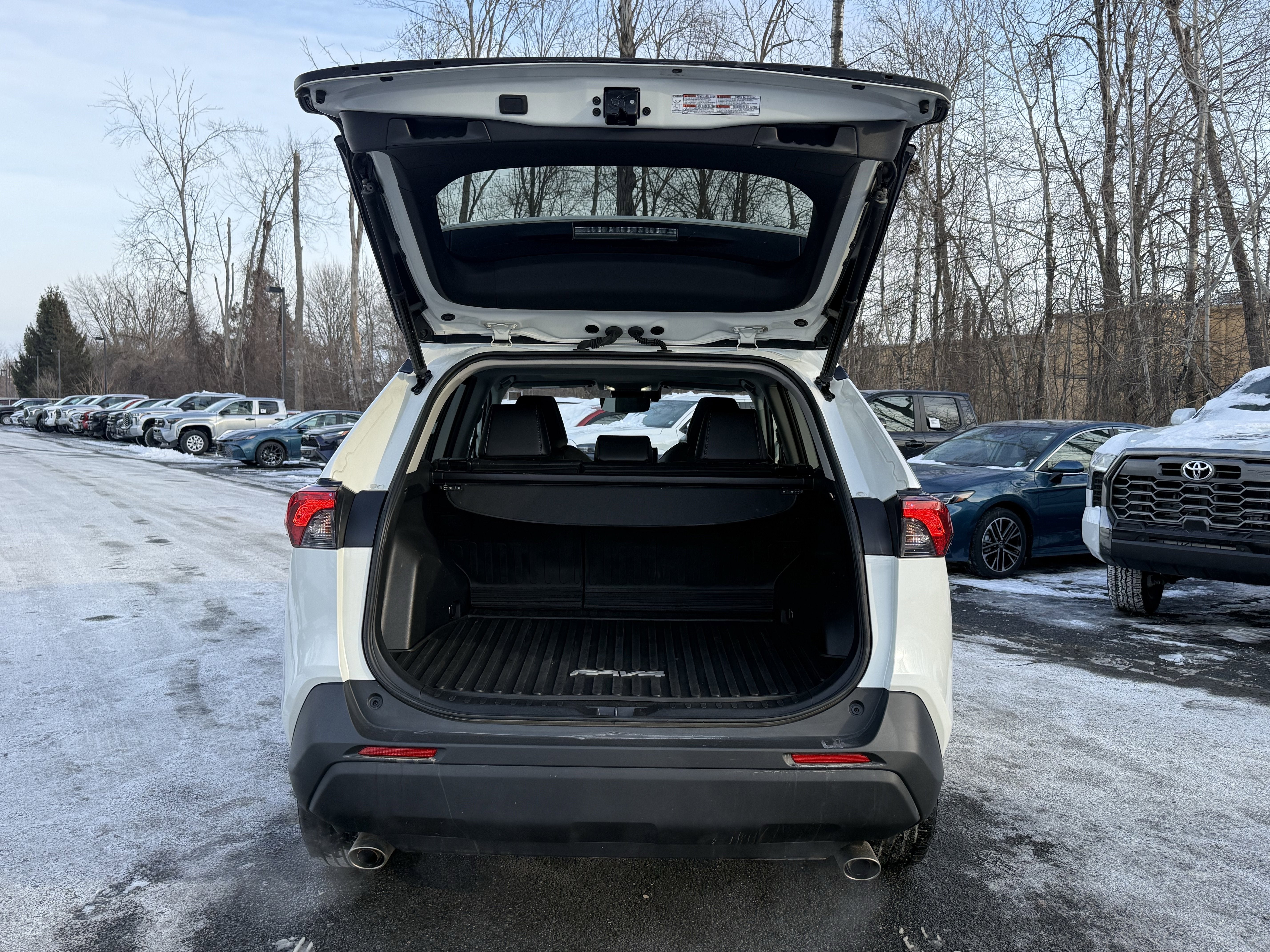 2022 Toyota RAV4 Hybrid XLE Premium