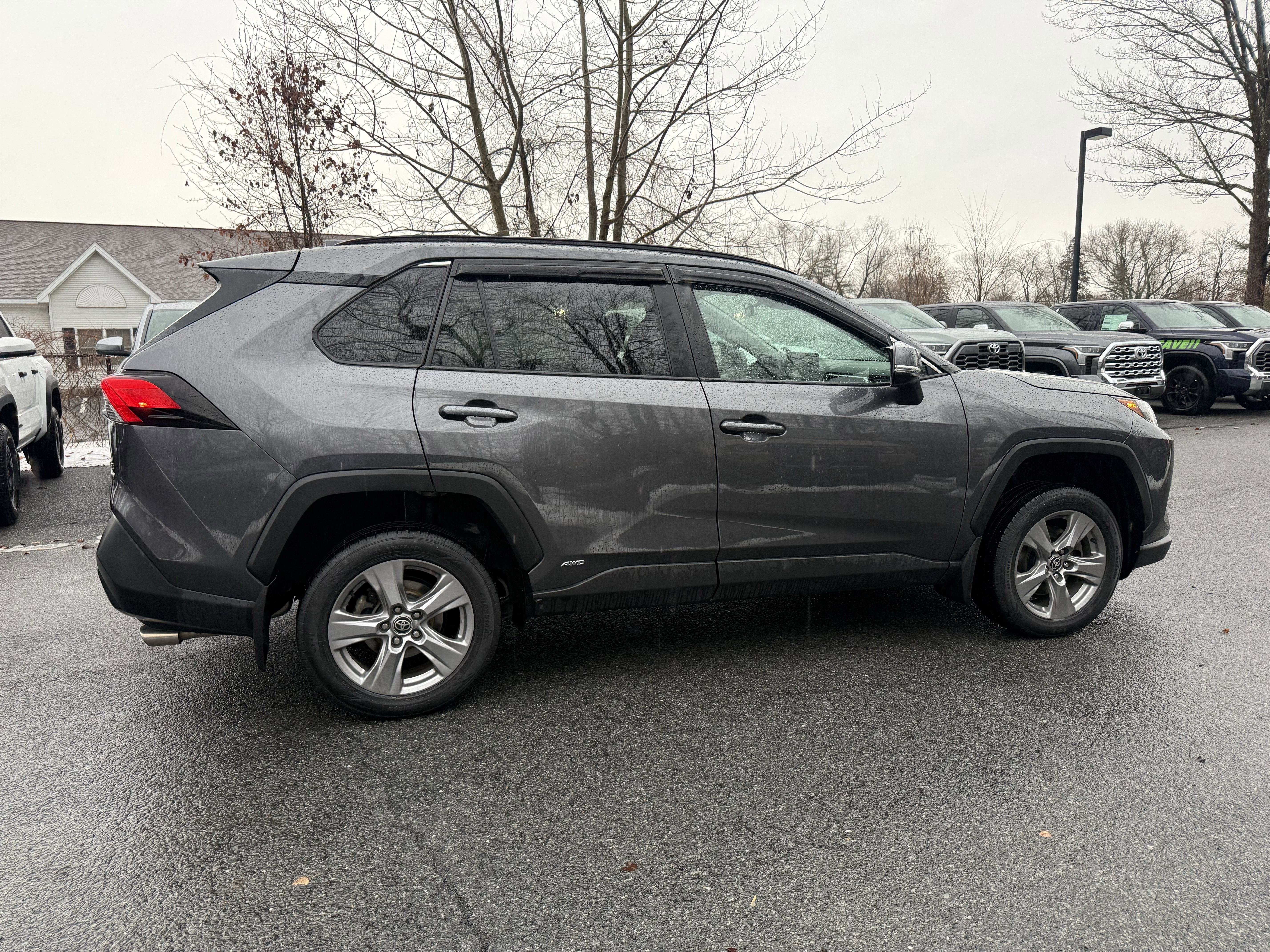 2022 Toyota RAV4 Hybrid XLE