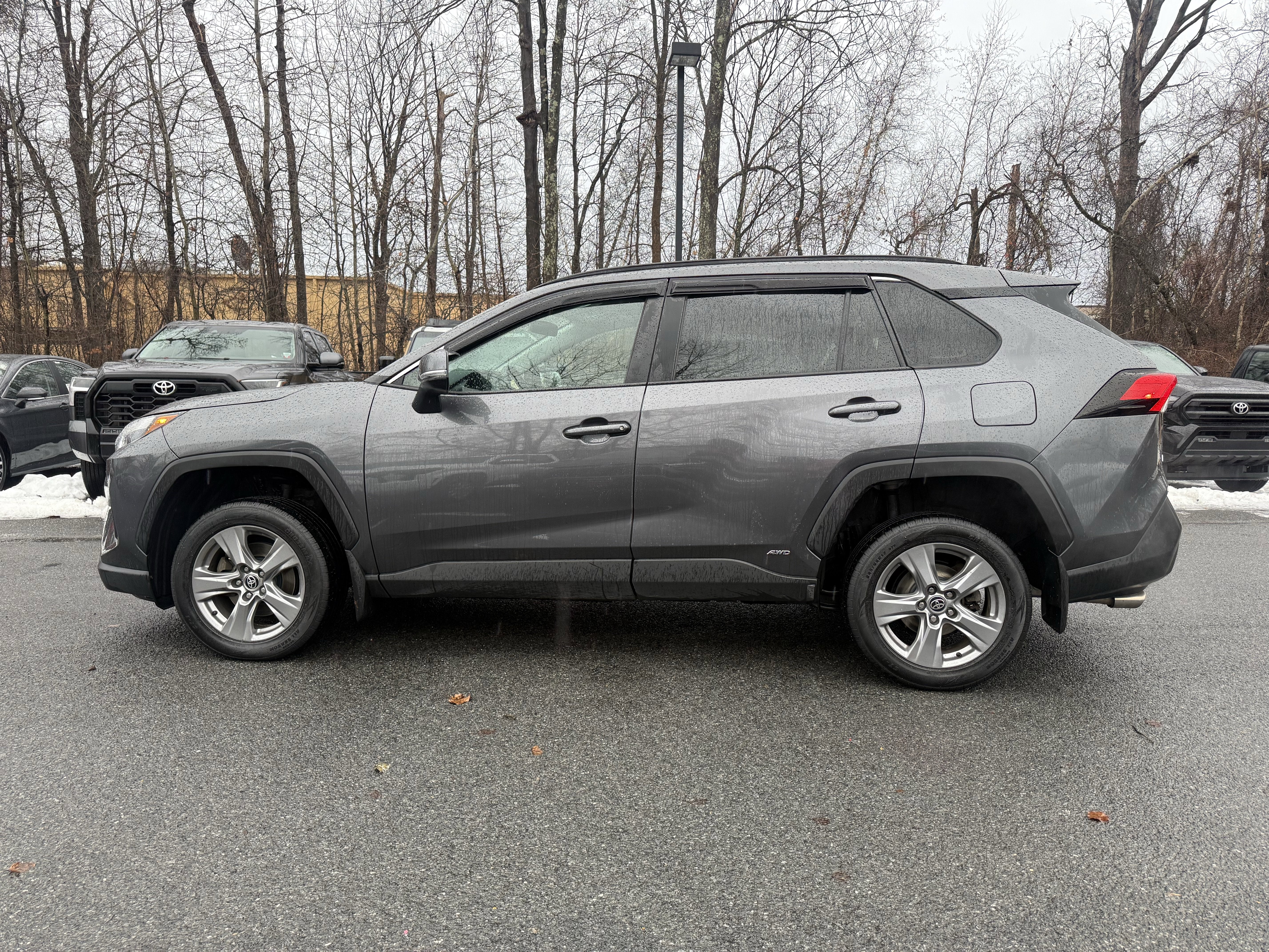 2022 Toyota RAV4 Hybrid XLE