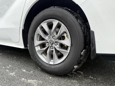 2025 Toyota Sienna LE 8 Passenger