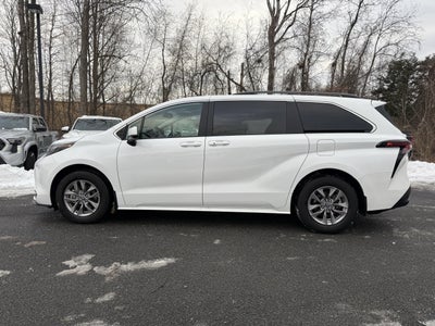 2025 Toyota Sienna LE 8 Passenger