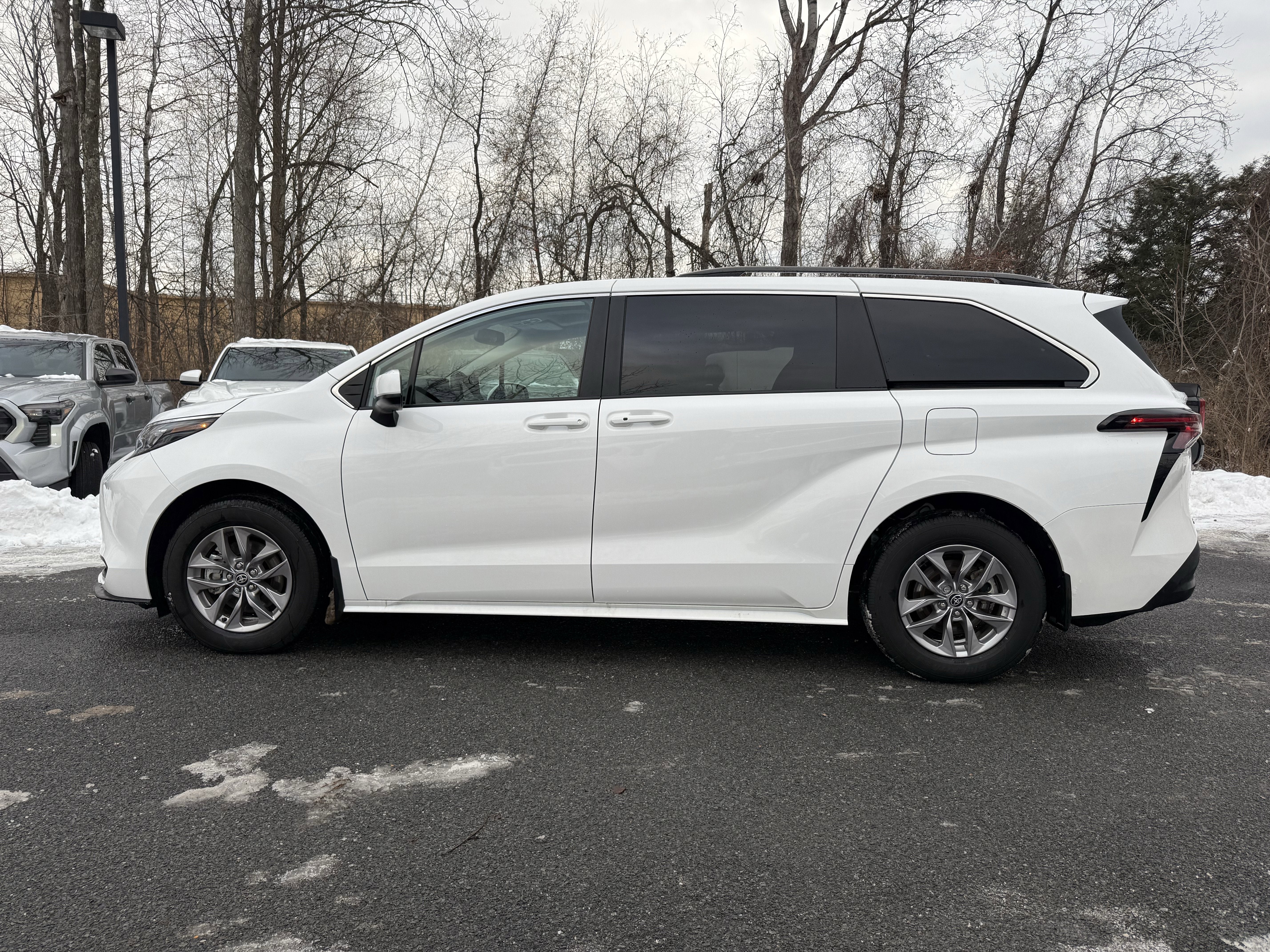 2025 Toyota Sienna LE 8 Passenger