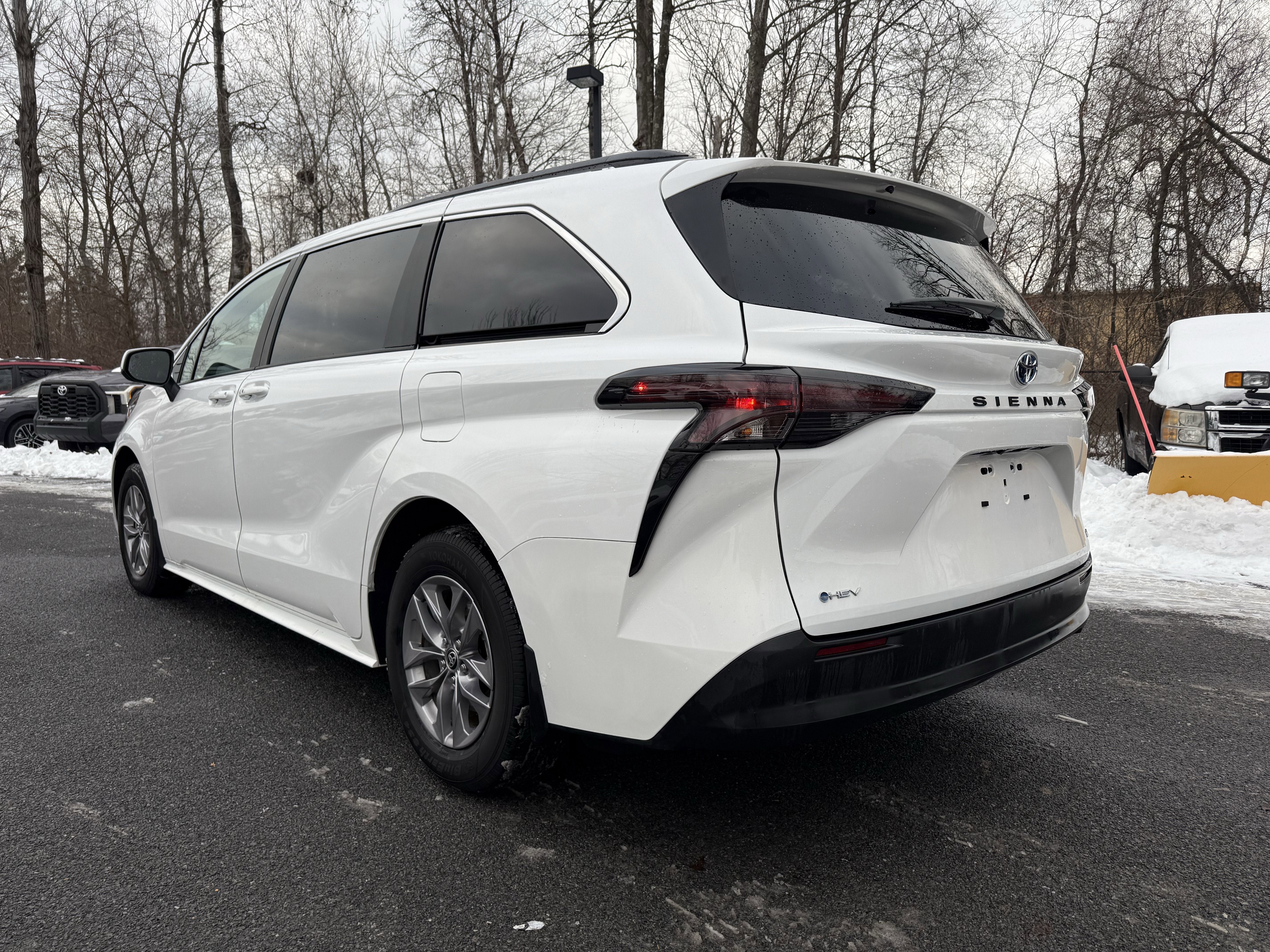 2025 Toyota Sienna LE 8 Passenger