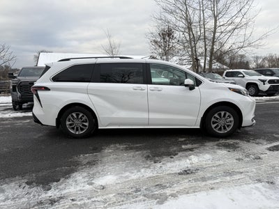 2025 Toyota Sienna LE 8 Passenger