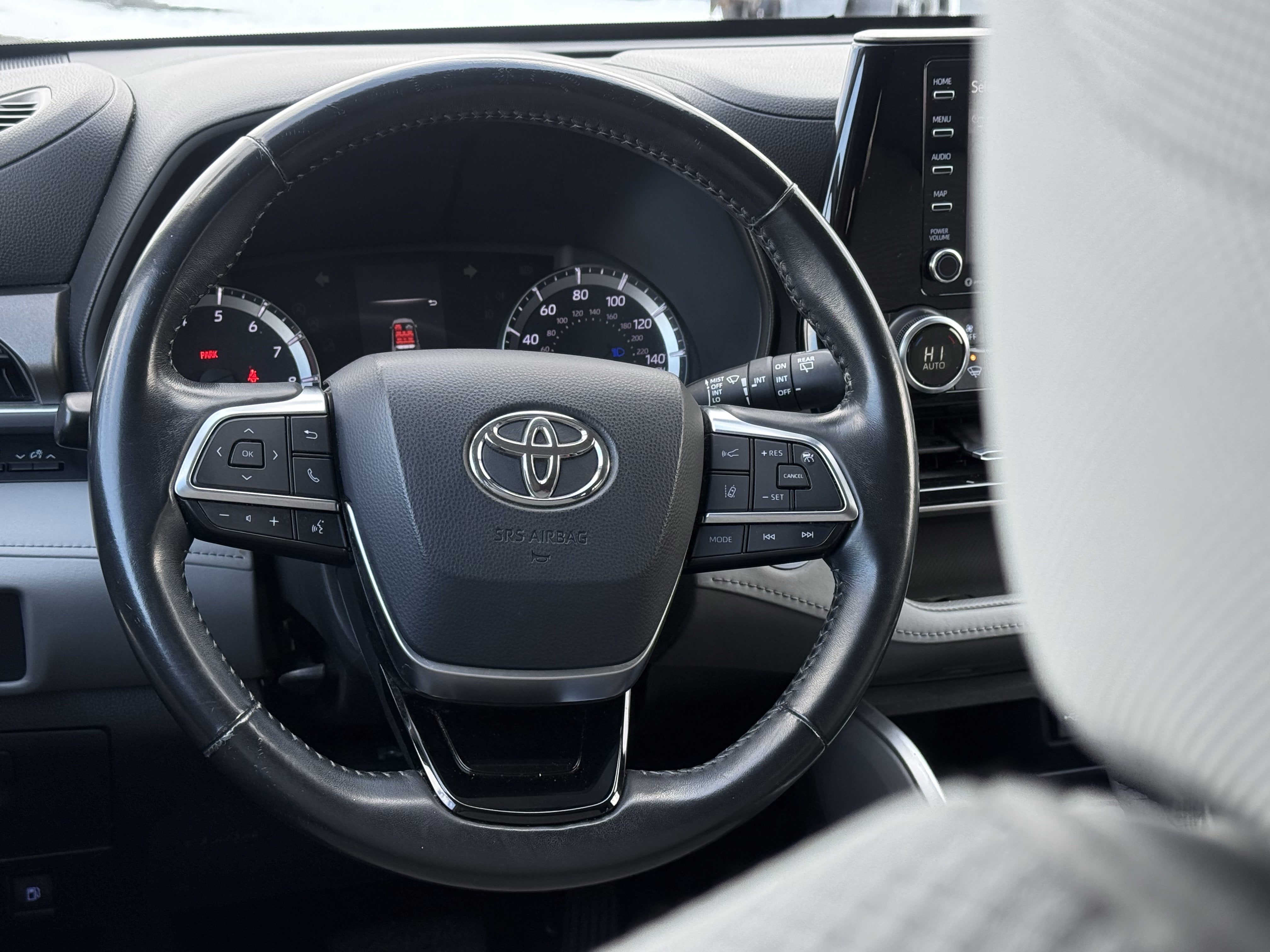 2020 Toyota Highlander LE