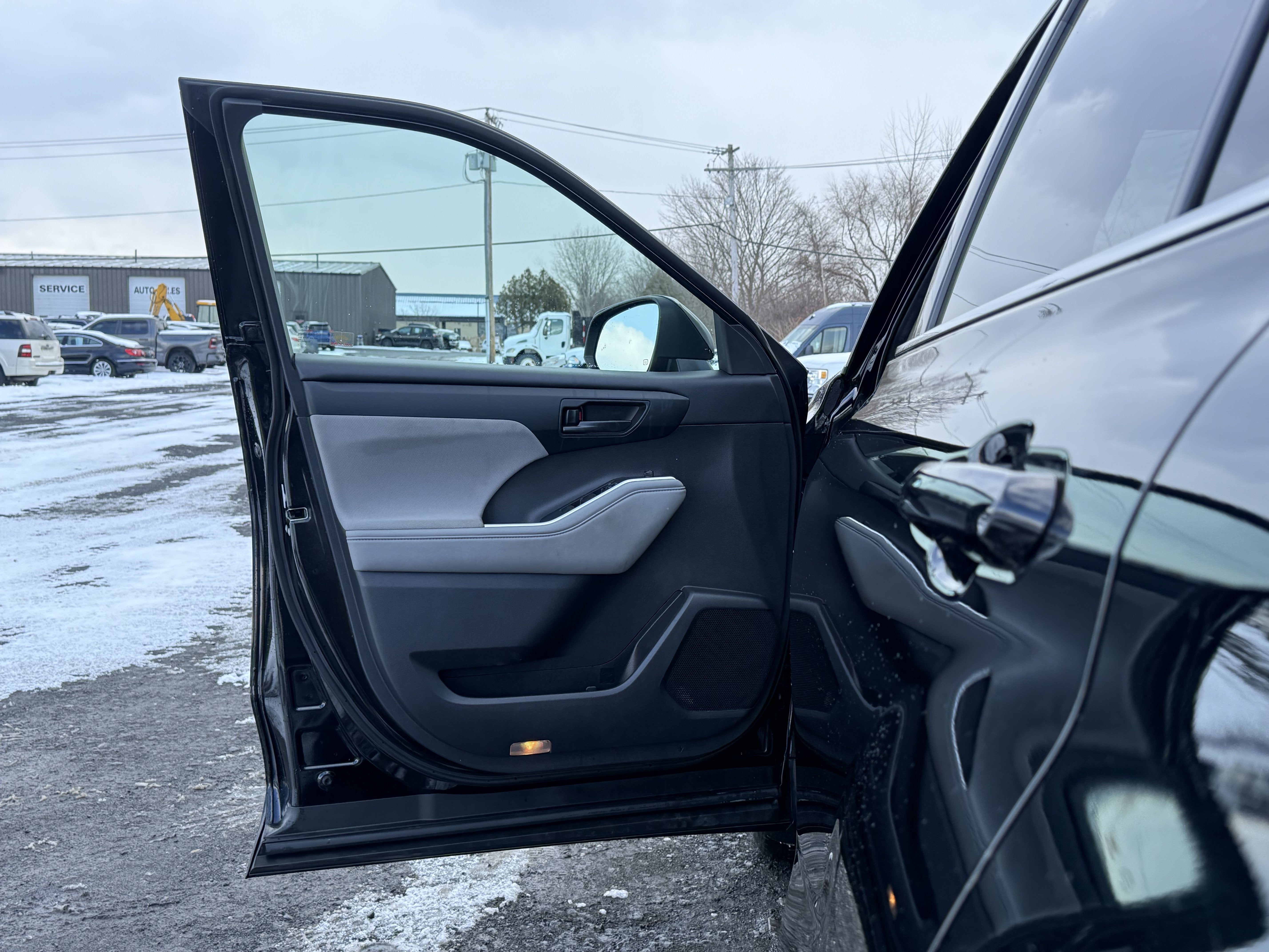 2020 Toyota Highlander LE