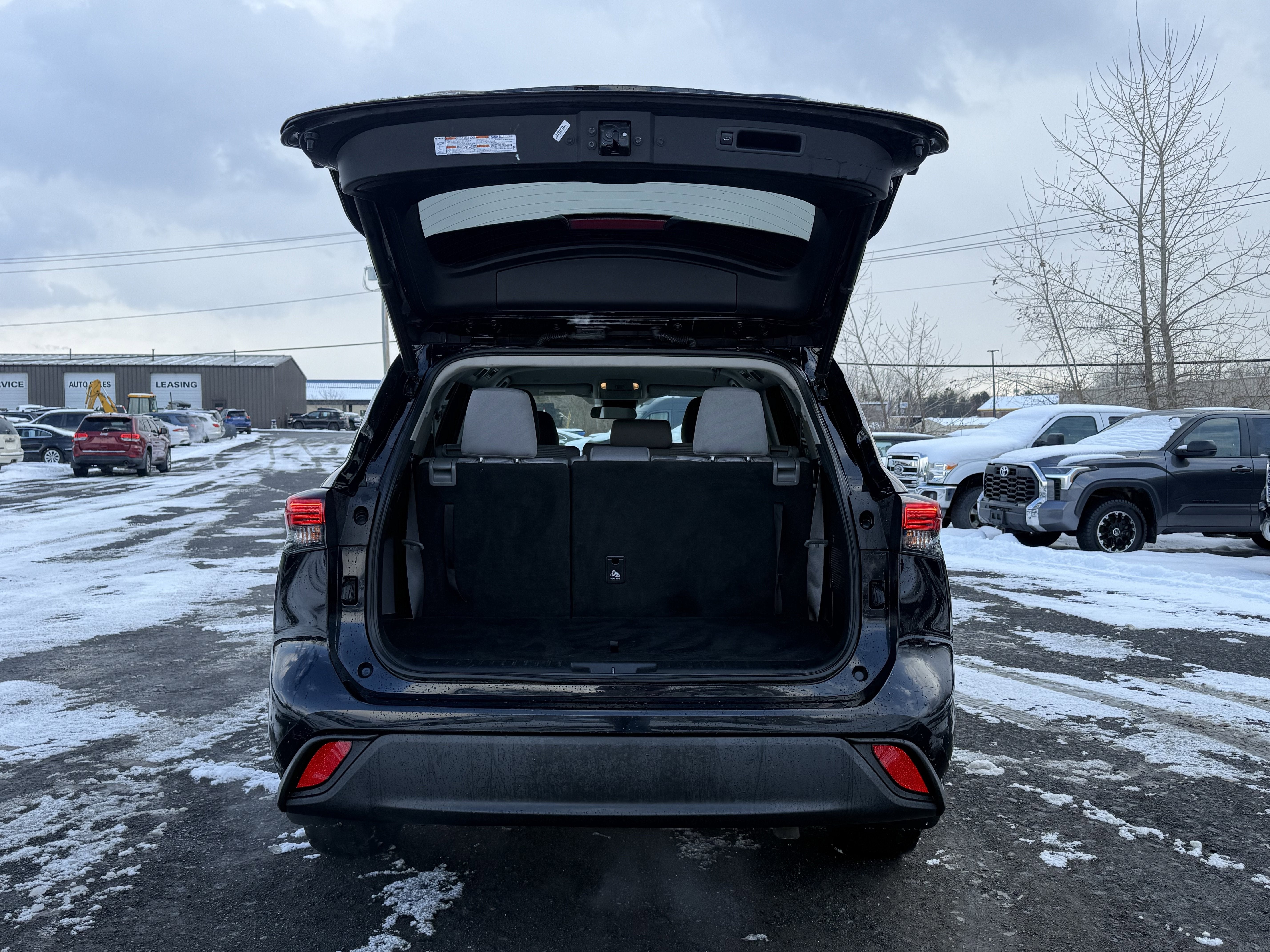 2020 Toyota Highlander LE