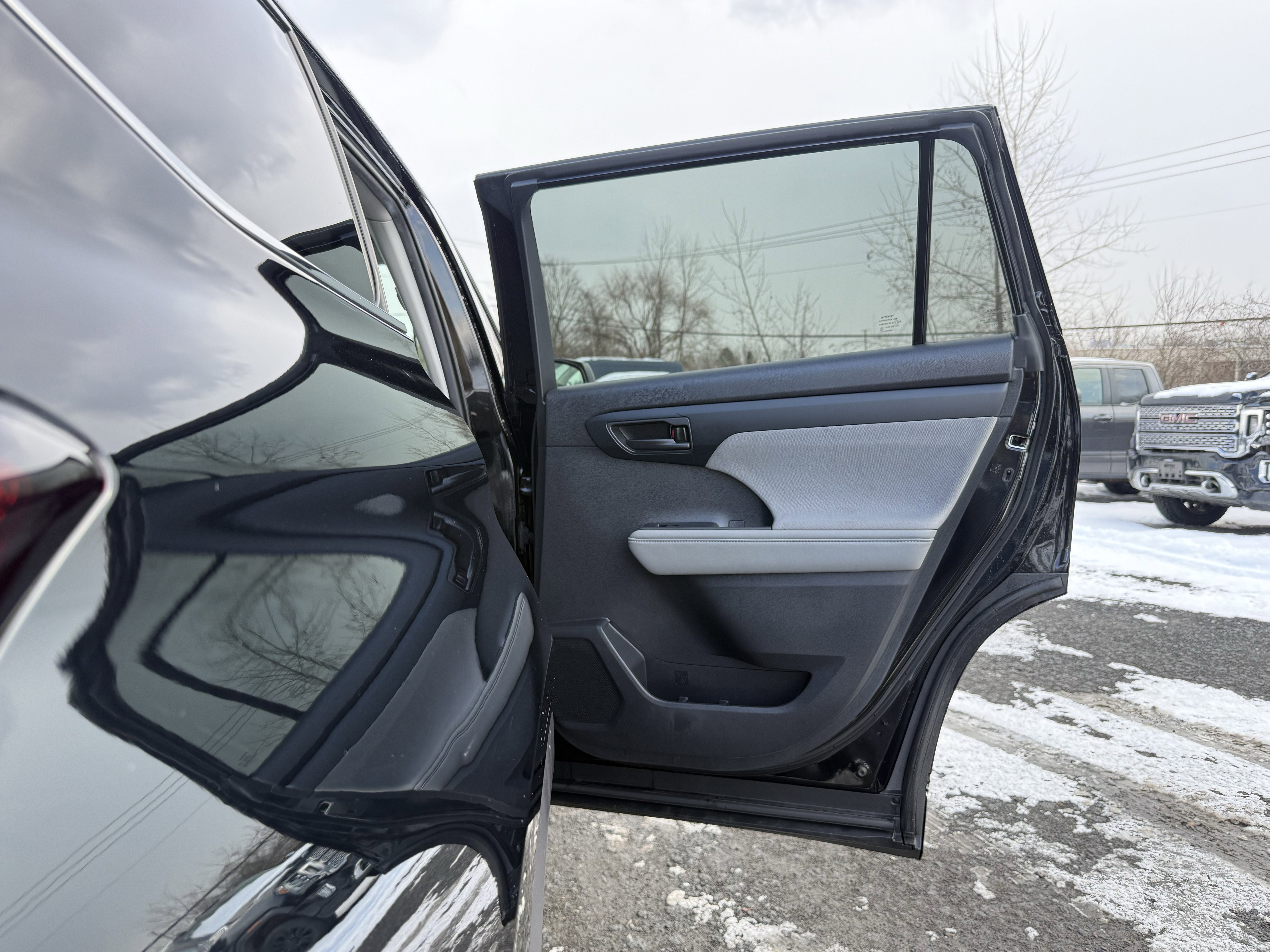 2020 Toyota Highlander LE