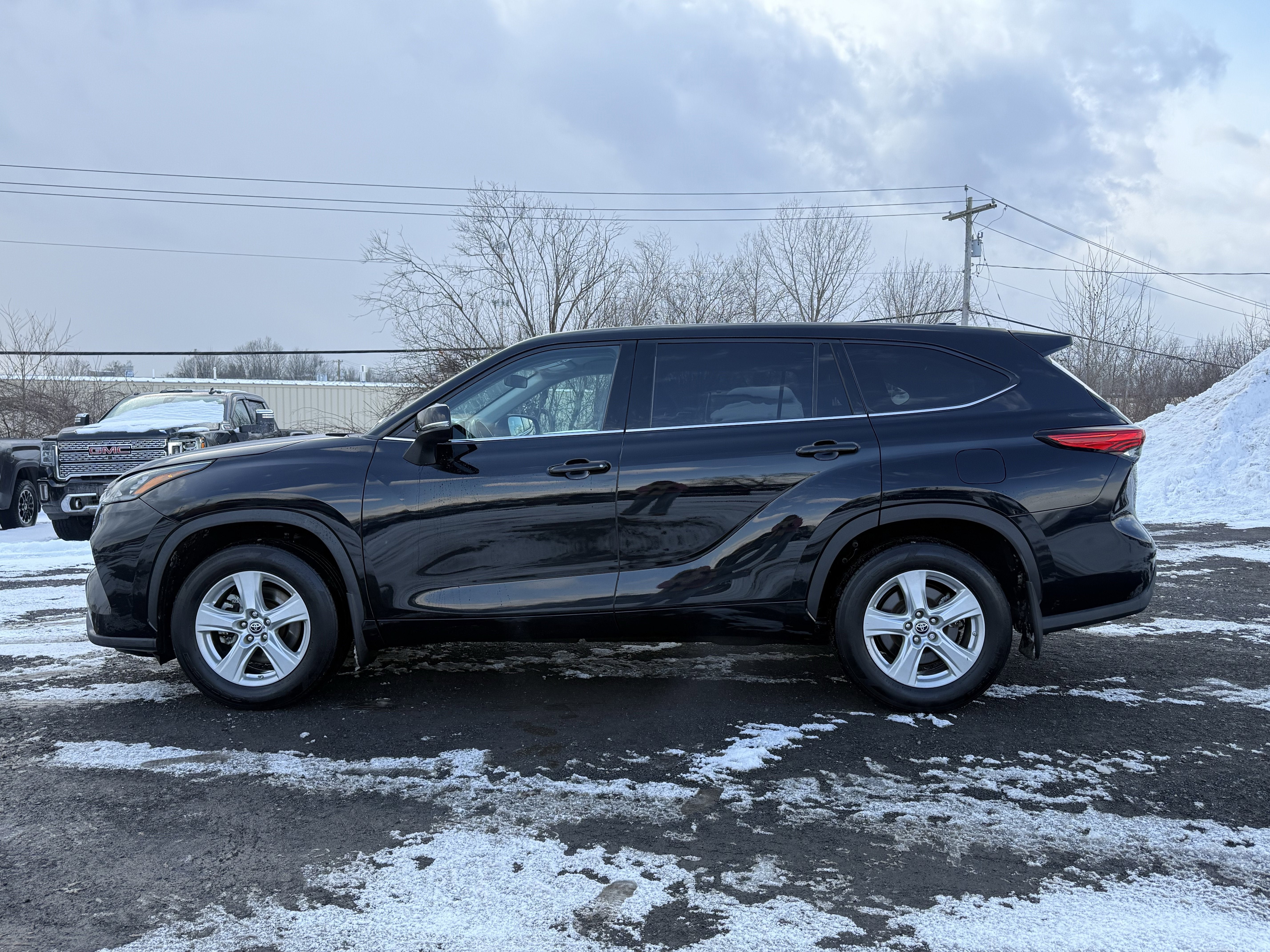 2020 Toyota Highlander LE