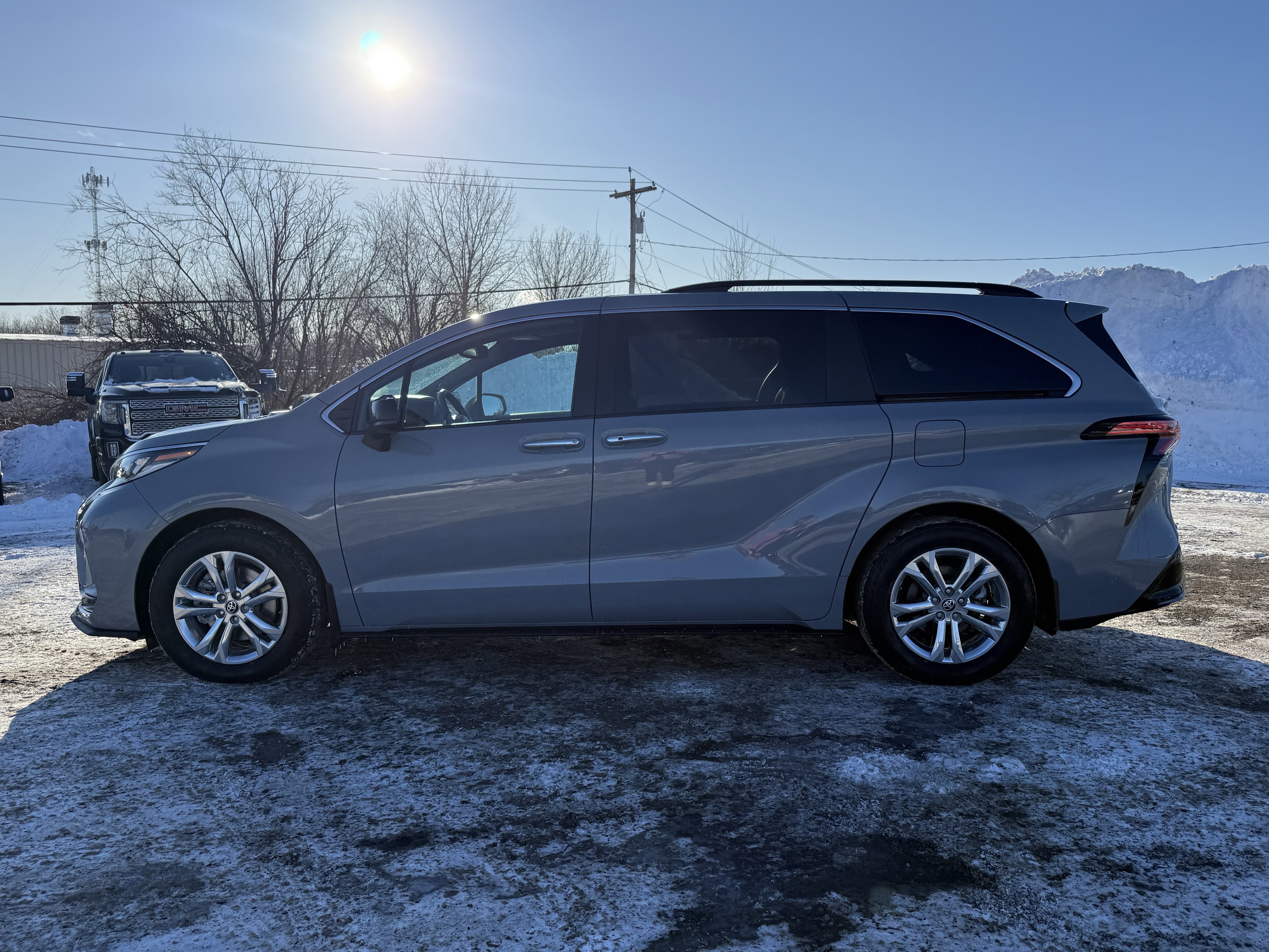 2023 Toyota Sienna XSE 7 Passenger