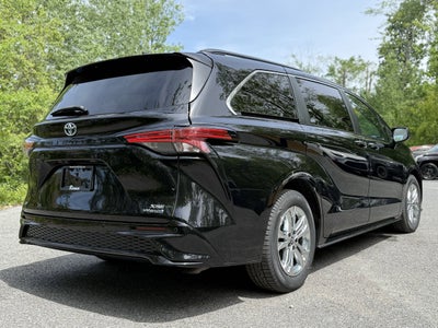 2022 Toyota Sienna XSE 7 Passenger