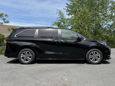 2022 Toyota Sienna XSE 7 Passenger