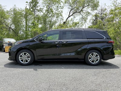 2022 Toyota Sienna XSE 7 Passenger