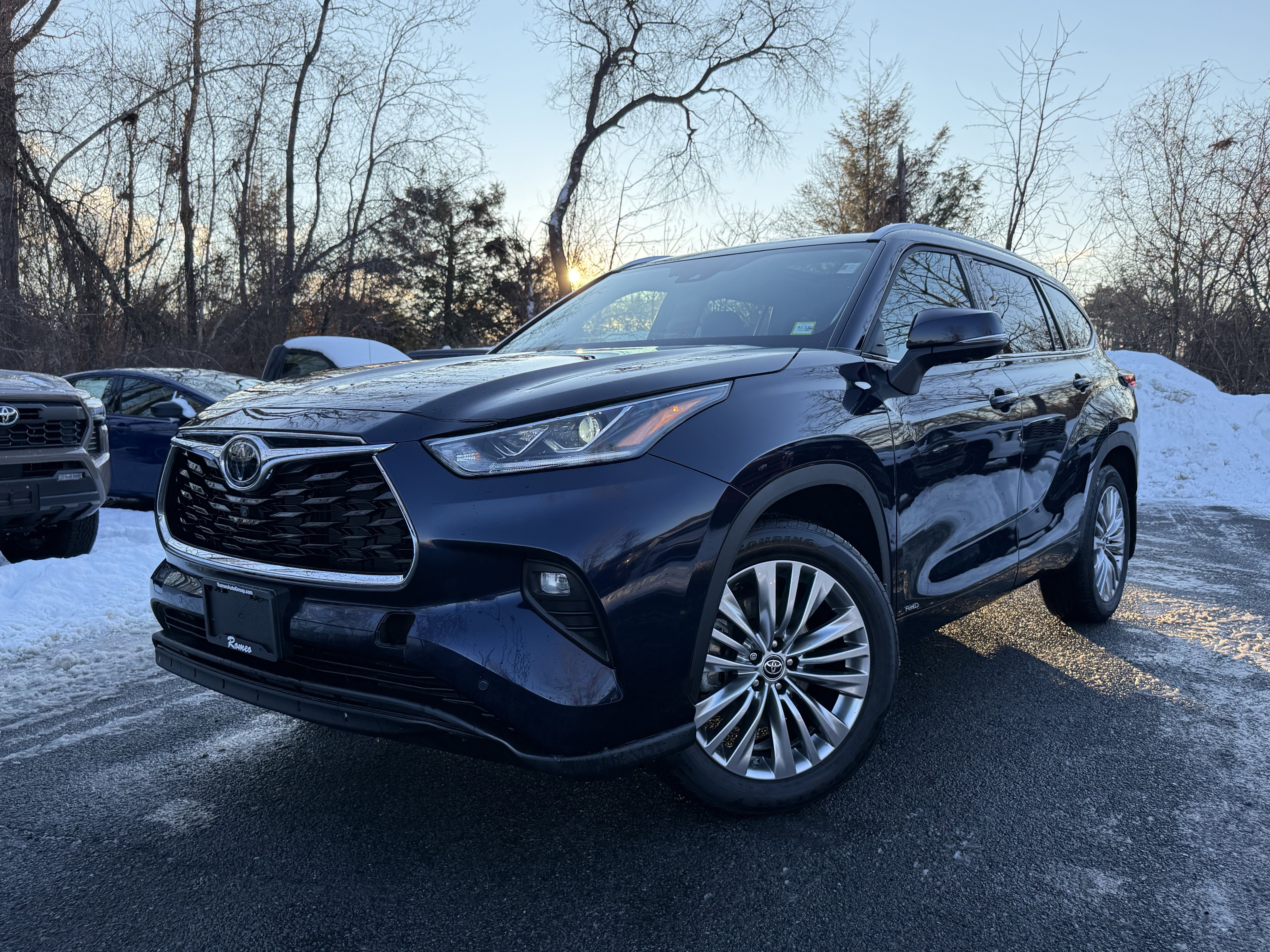 2025 Toyota Highlander Hybrid Platinum