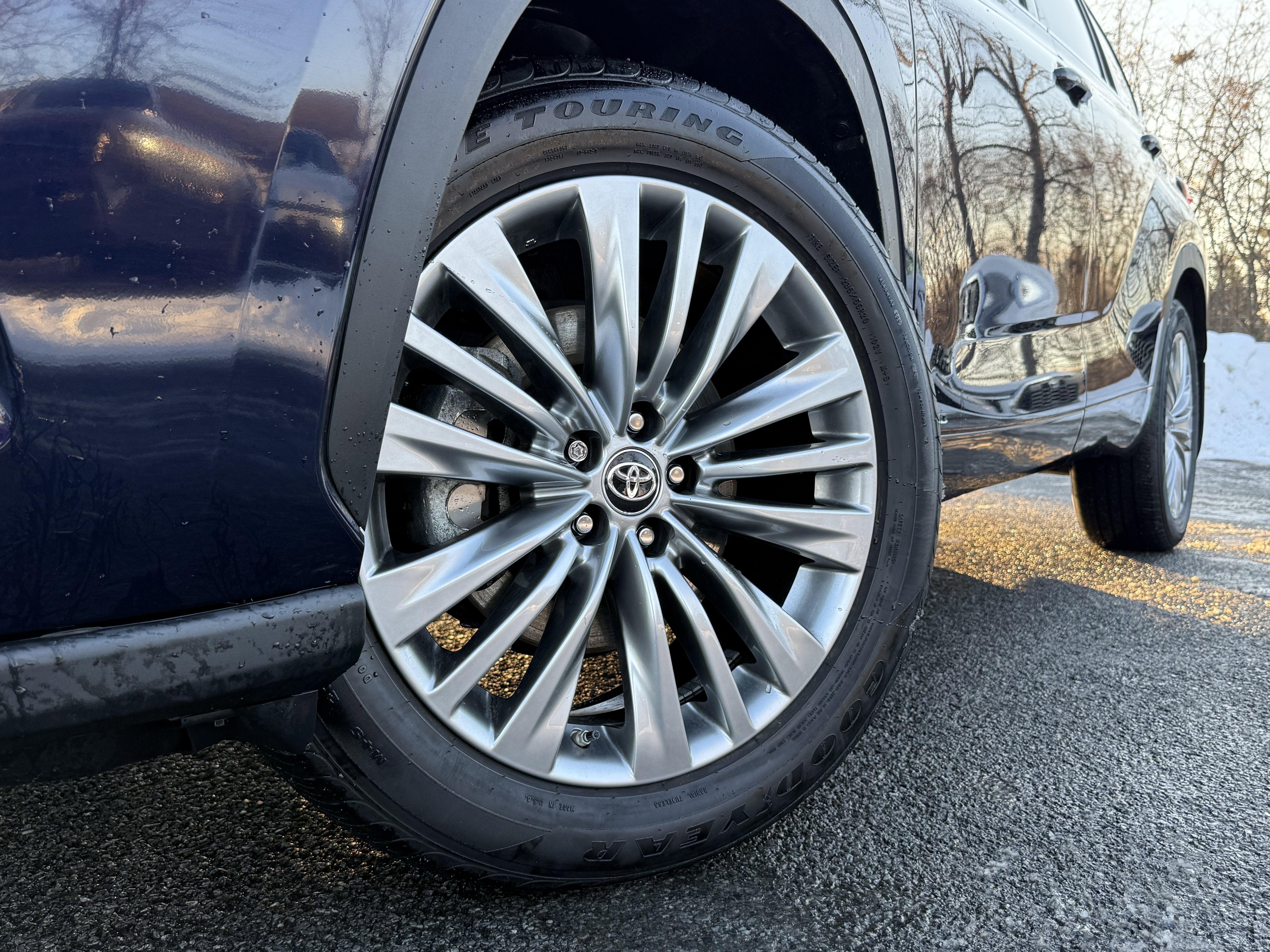 2025 Toyota Highlander Hybrid Platinum