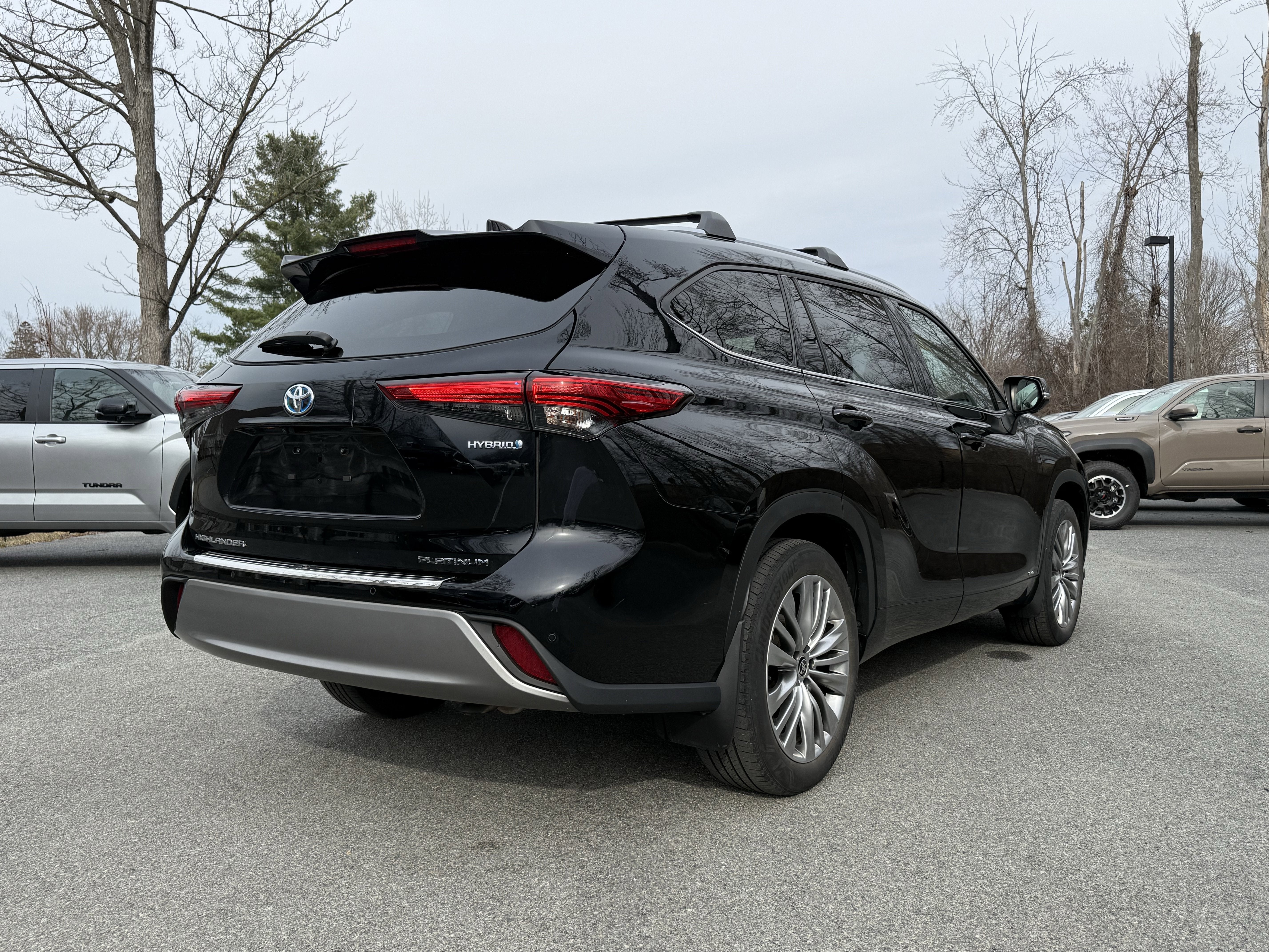 2023 Toyota Highlander Hybrid Platinum