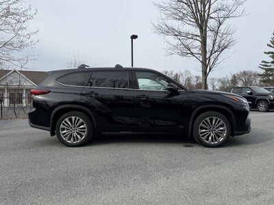 2023 Toyota Highlander Hybrid Platinum