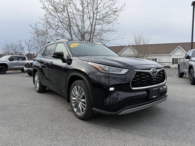2023 Toyota Highlander Hybrid Platinum