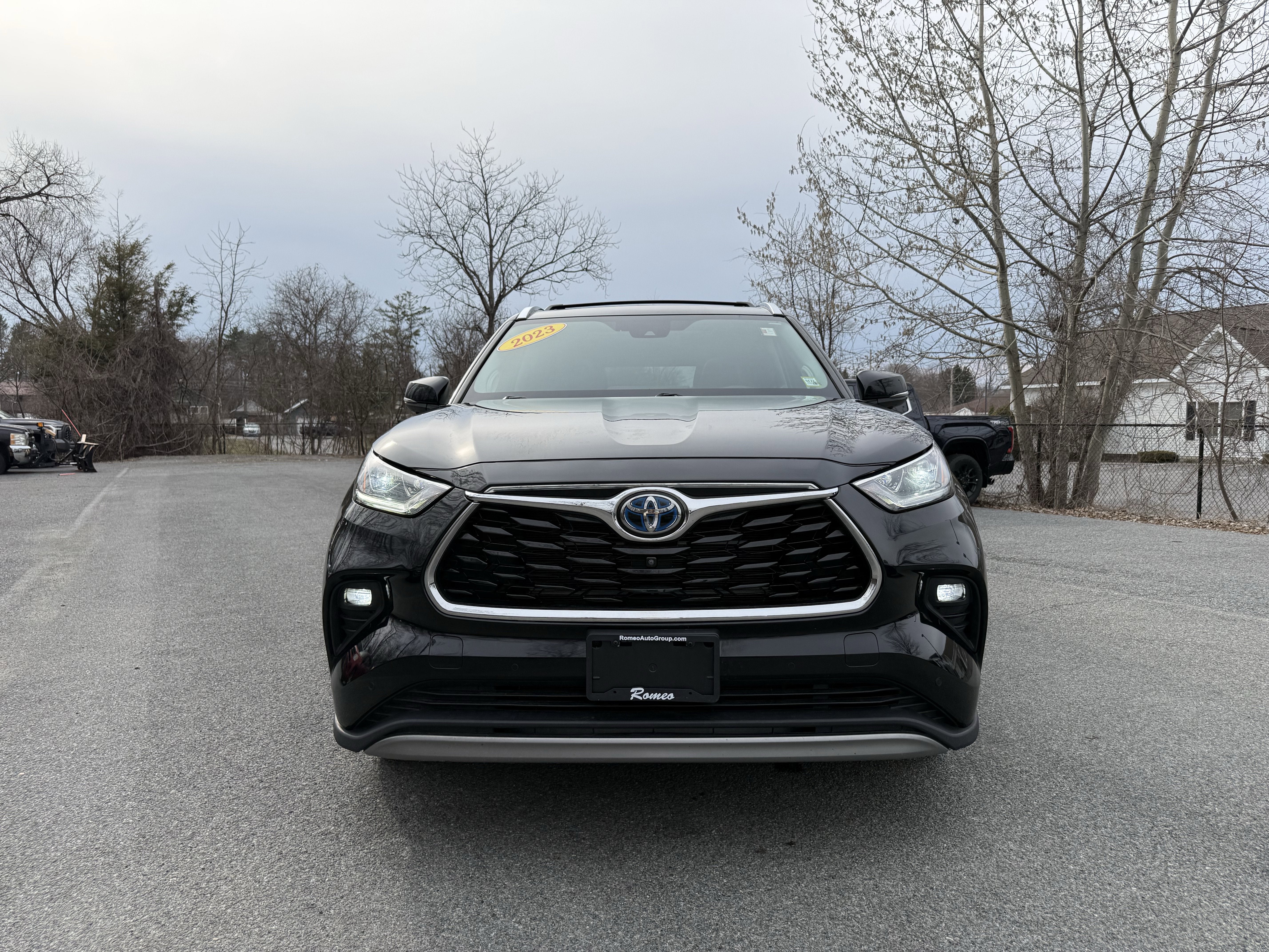 2023 Toyota Highlander Hybrid Platinum