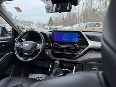 2023 Toyota Highlander Hybrid Platinum