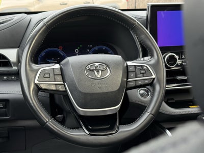 2023 Toyota Highlander Hybrid Platinum