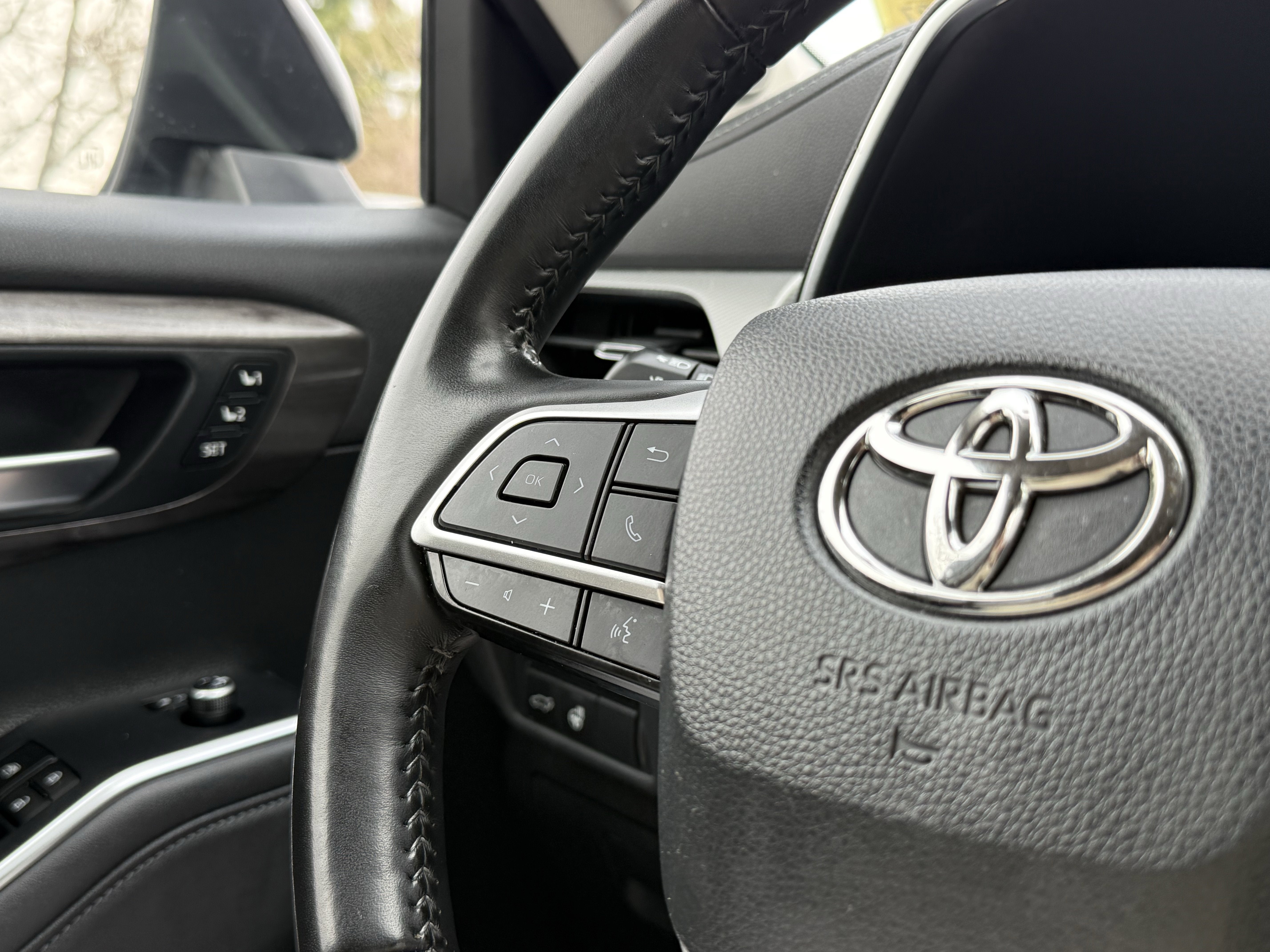 2023 Toyota Highlander Hybrid Platinum