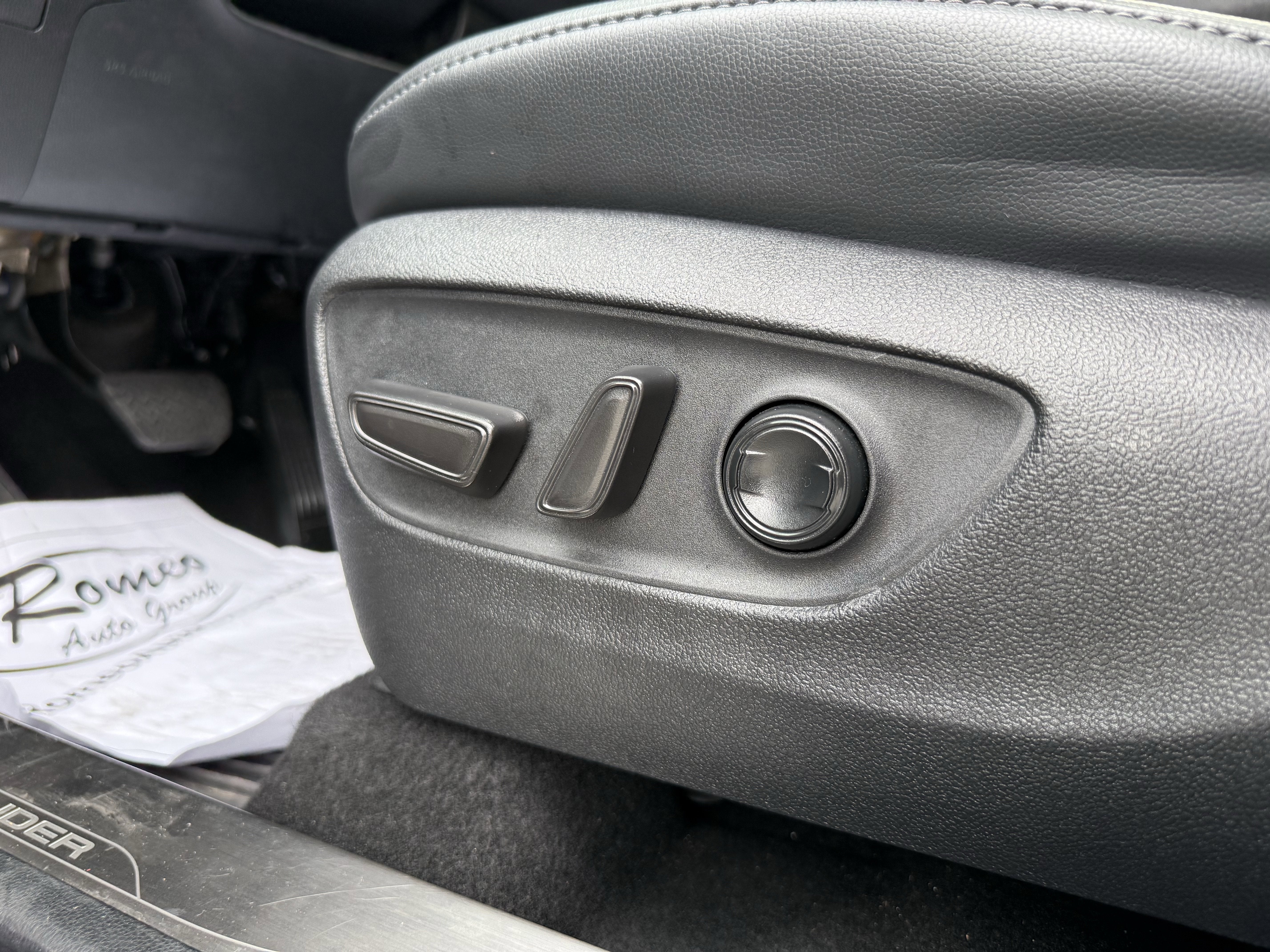 2023 Toyota Highlander Hybrid Platinum