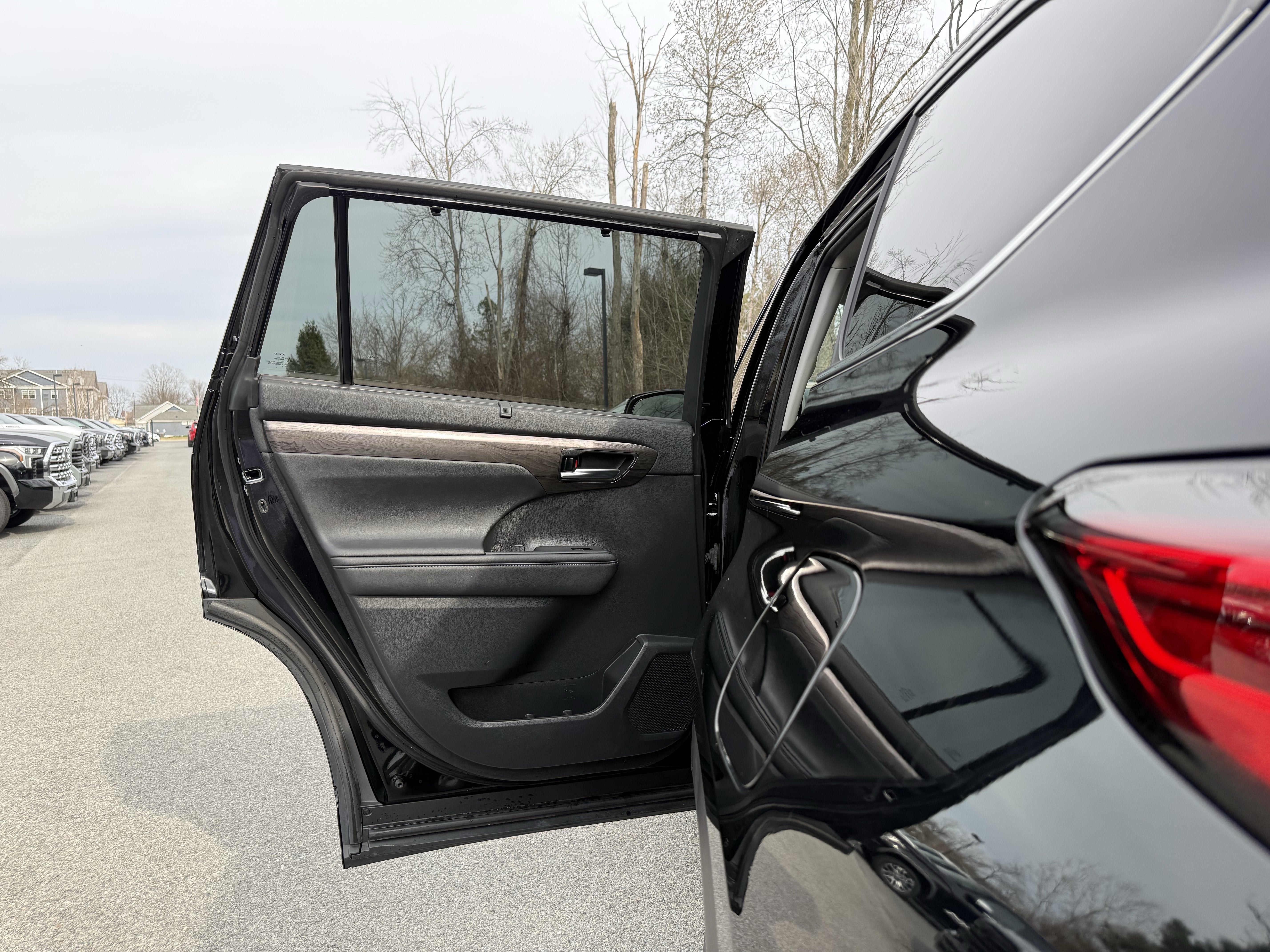 2023 Toyota Highlander Hybrid Platinum