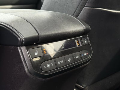 2023 Toyota Highlander Hybrid Platinum