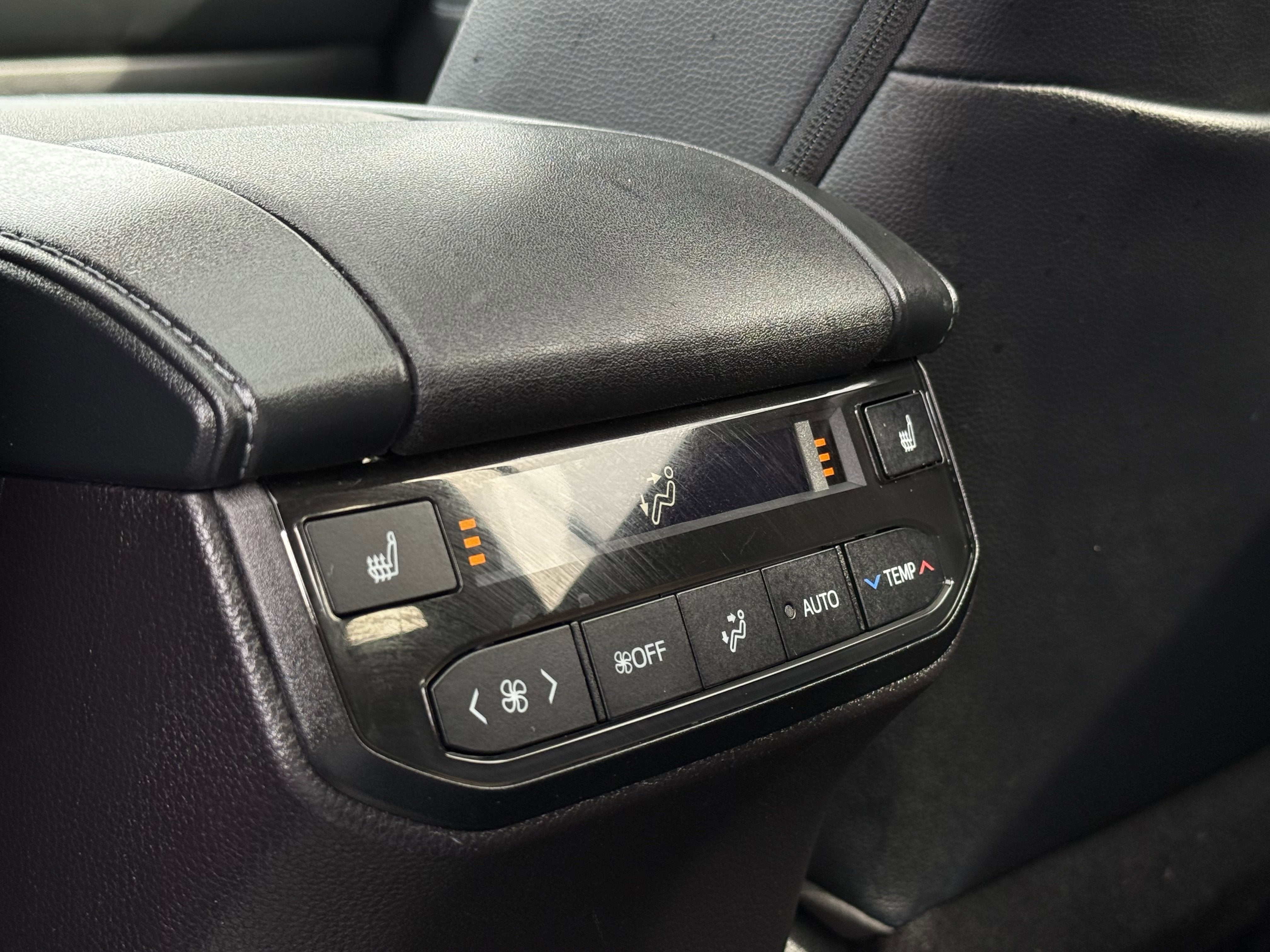 2023 Toyota Highlander Hybrid Platinum