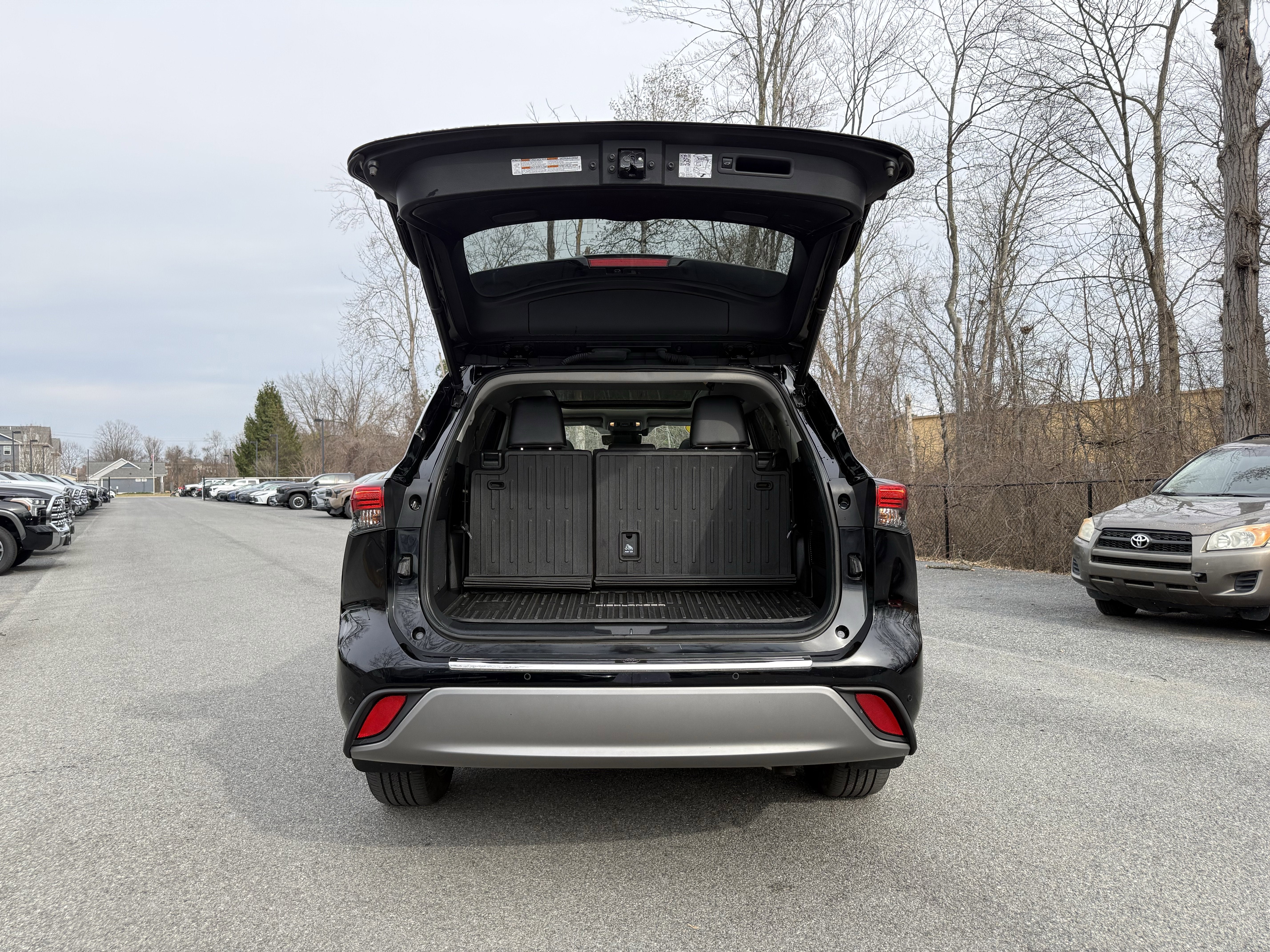 2023 Toyota Highlander Hybrid Platinum