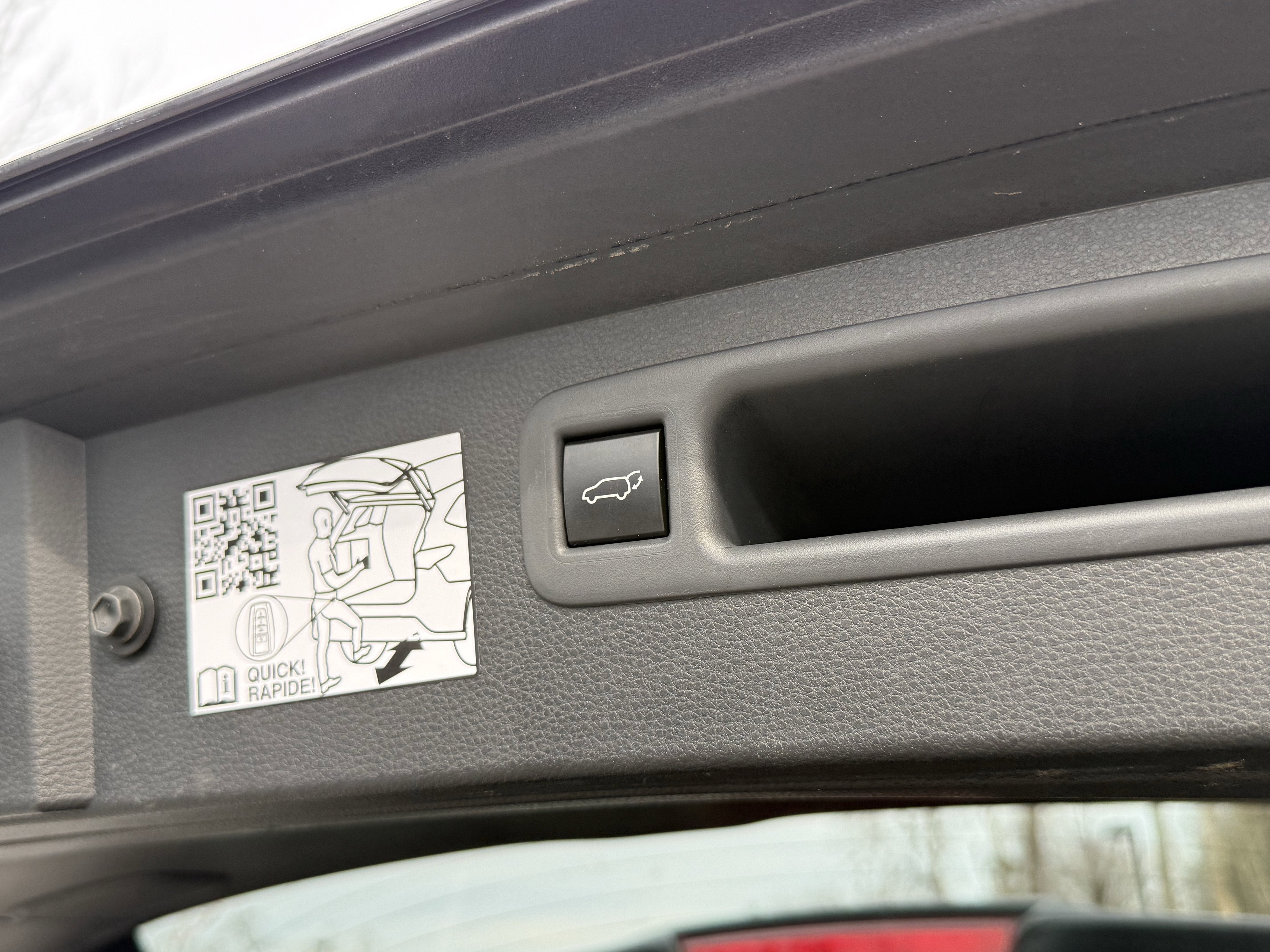 2023 Toyota Highlander Hybrid Platinum