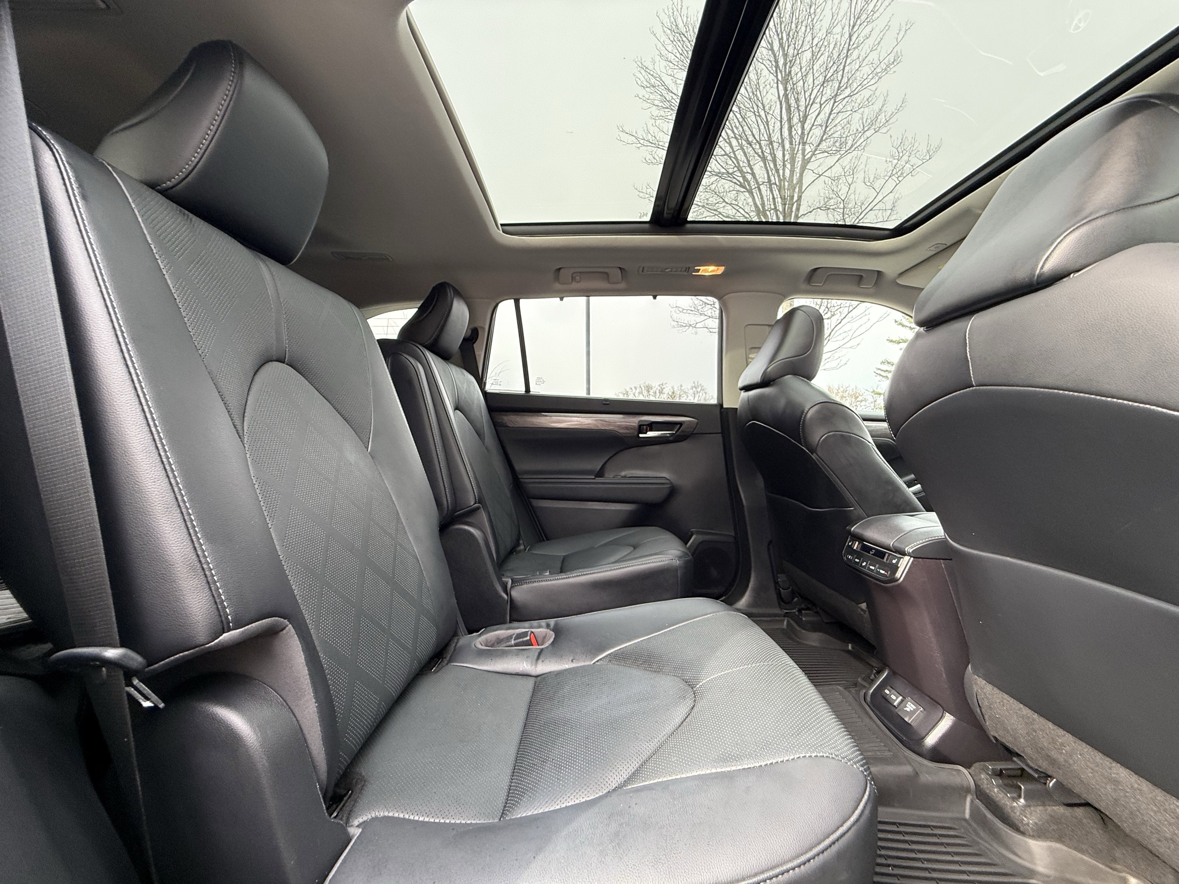 2023 Toyota Highlander Hybrid Platinum