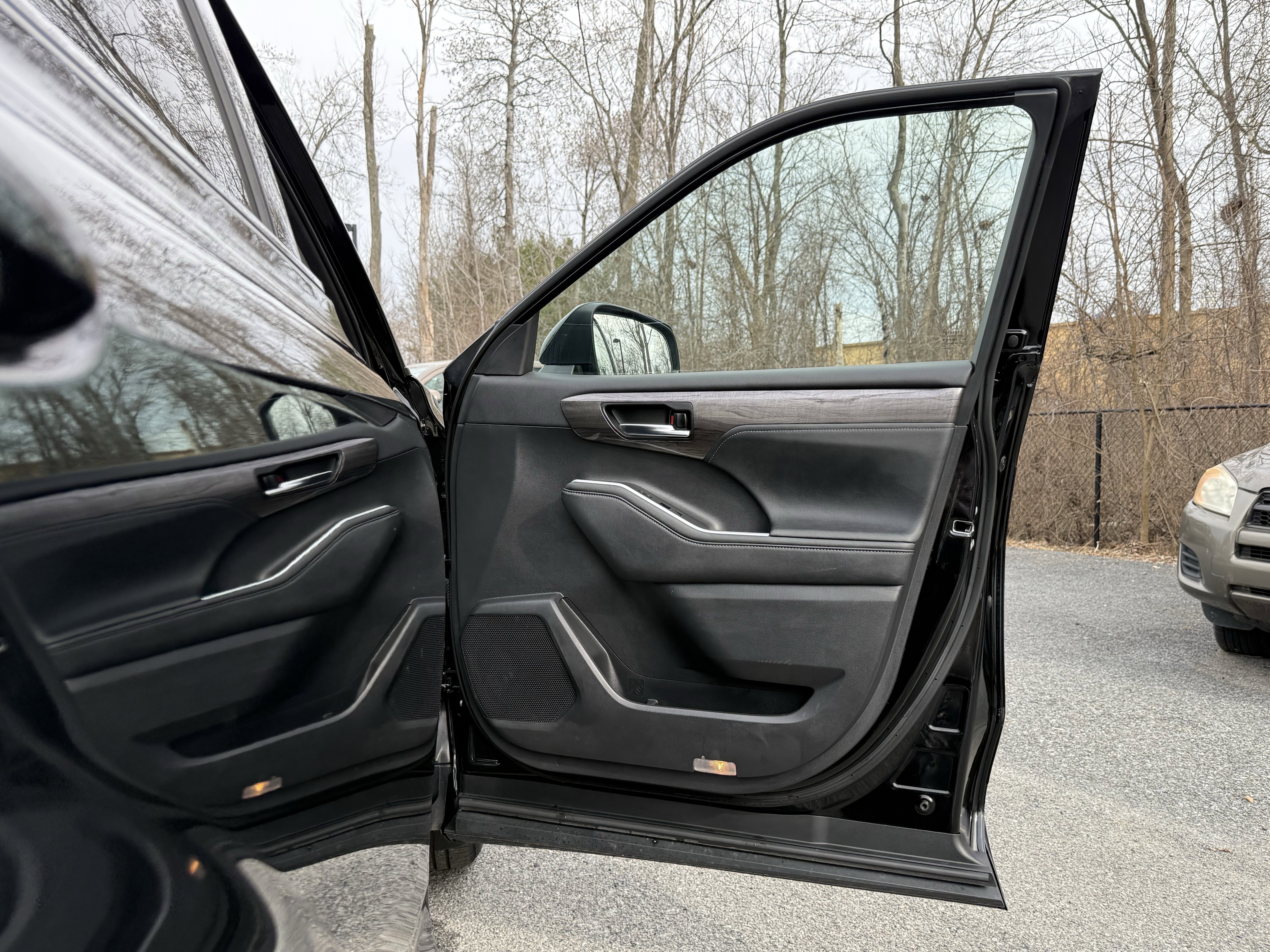 2023 Toyota Highlander Hybrid Platinum