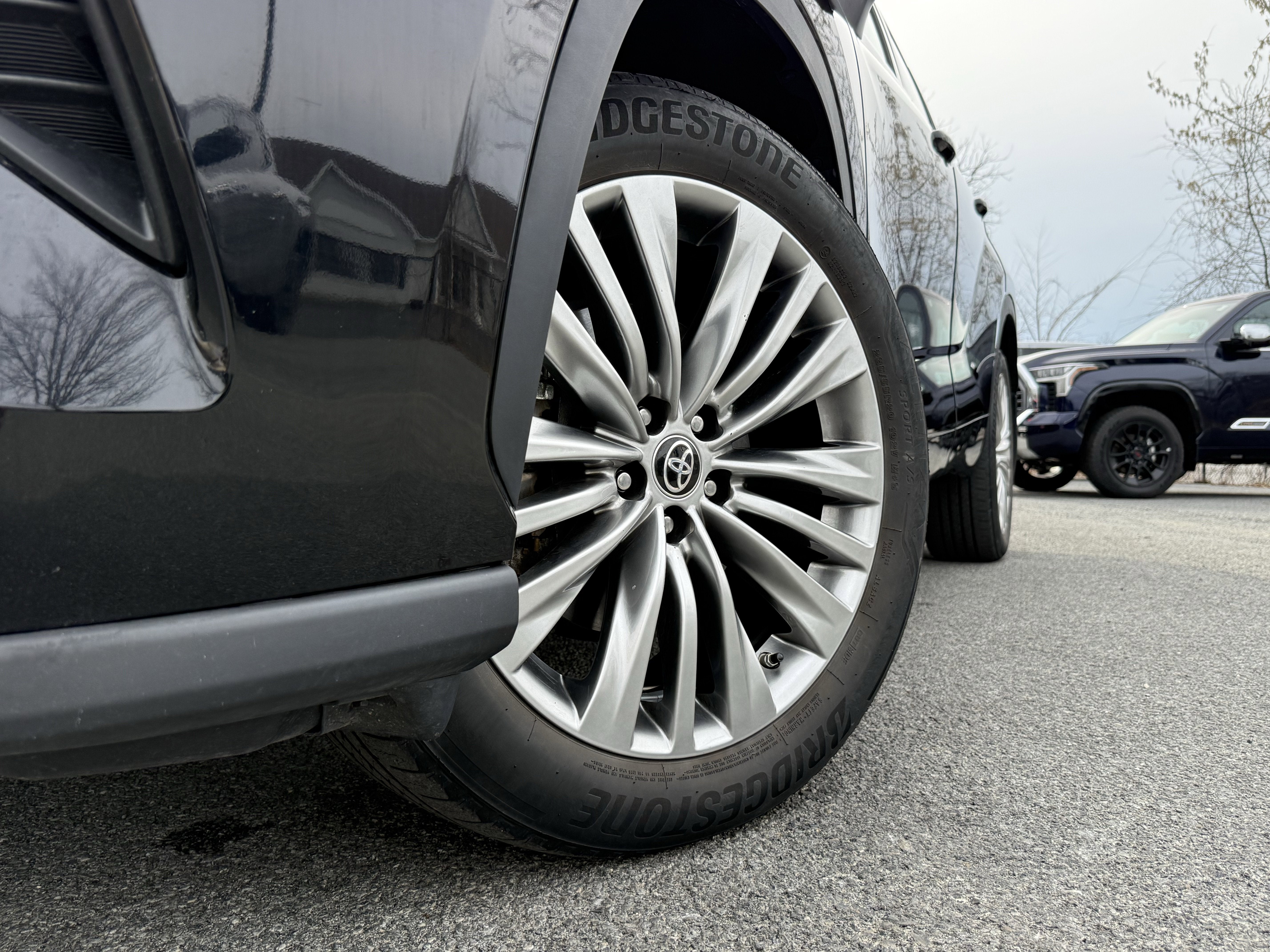 2023 Toyota Highlander Hybrid Platinum