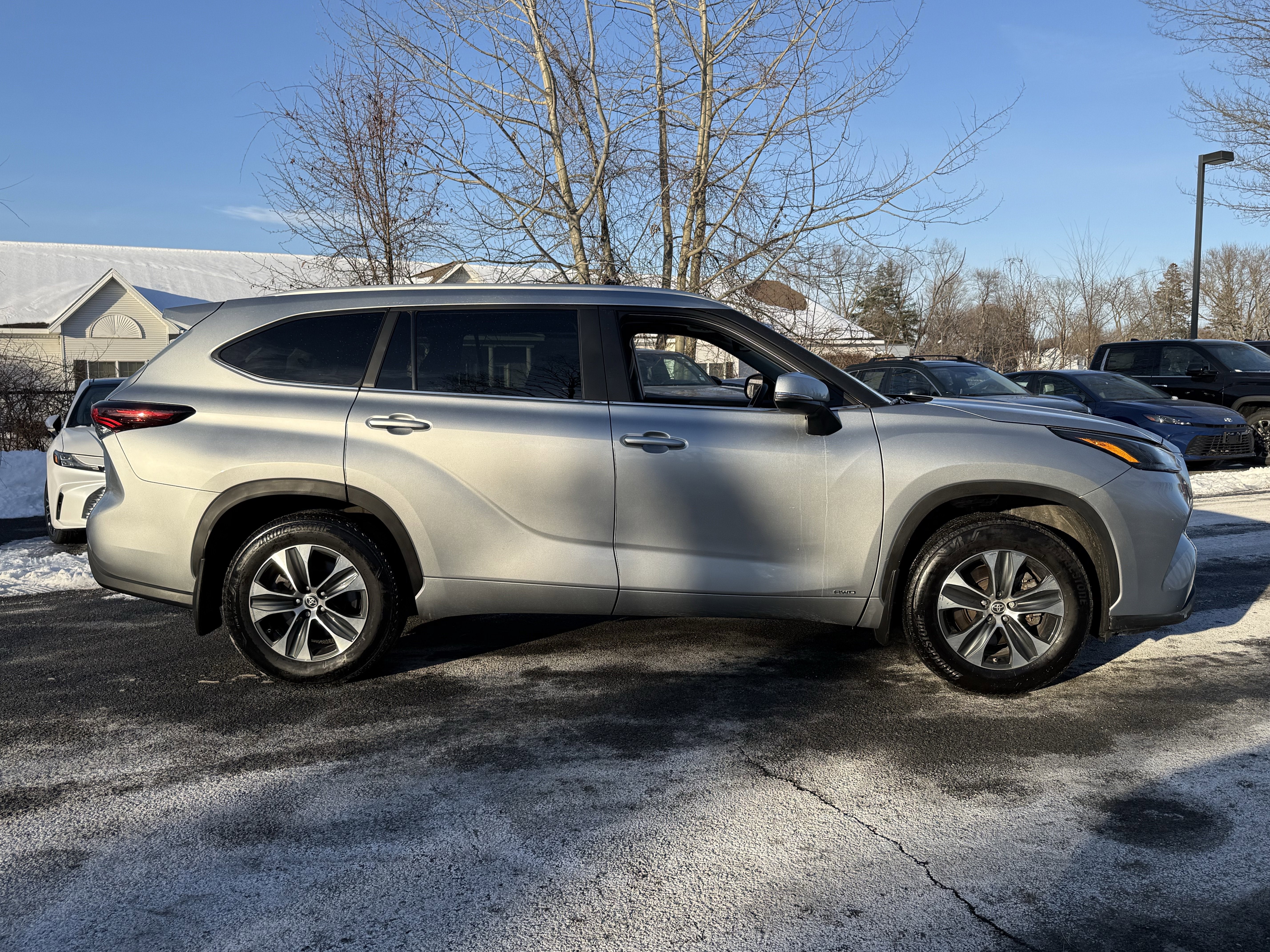 2024 Toyota Highlander Hybrid XLE