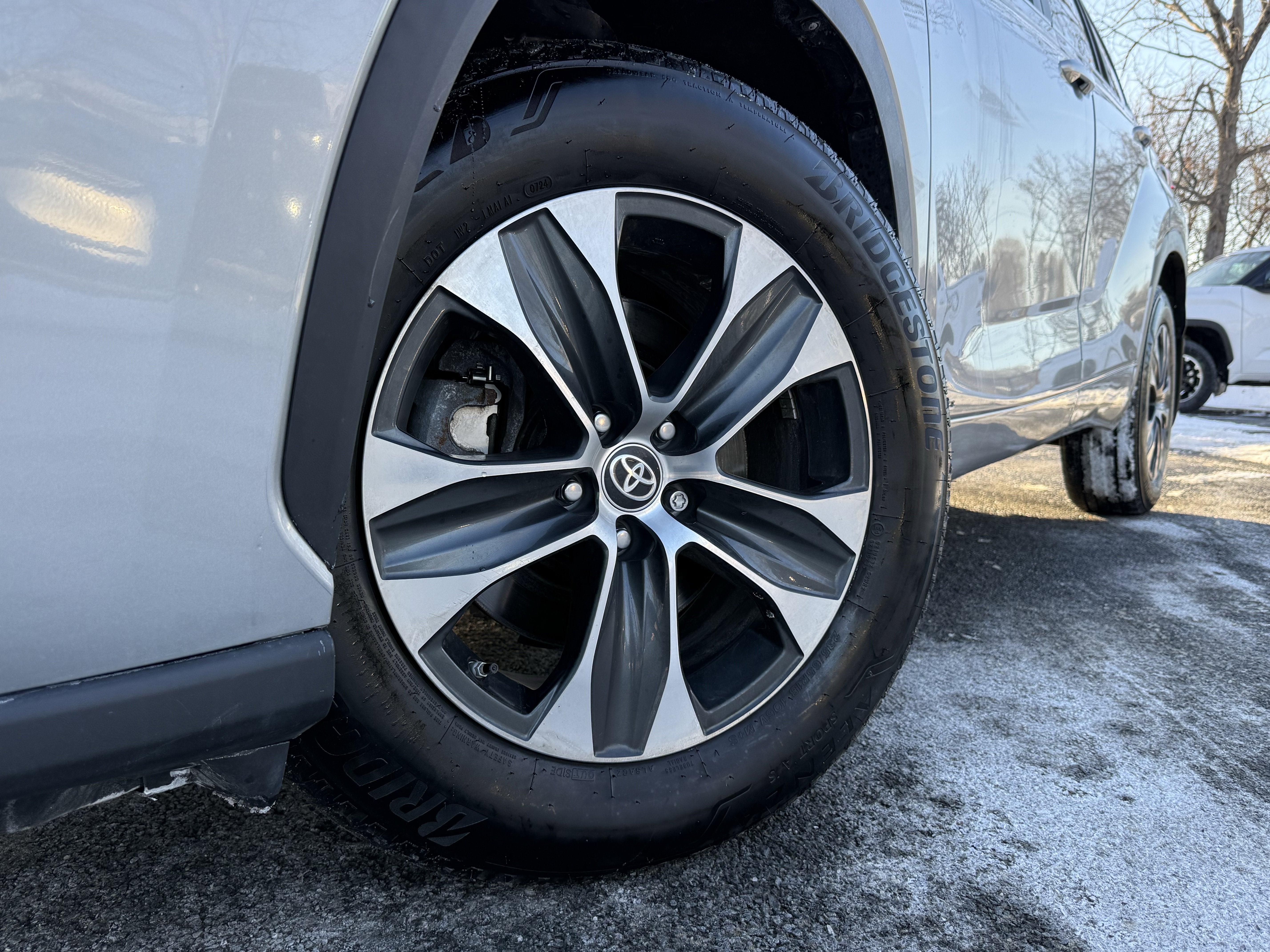 2024 Toyota Highlander Hybrid XLE