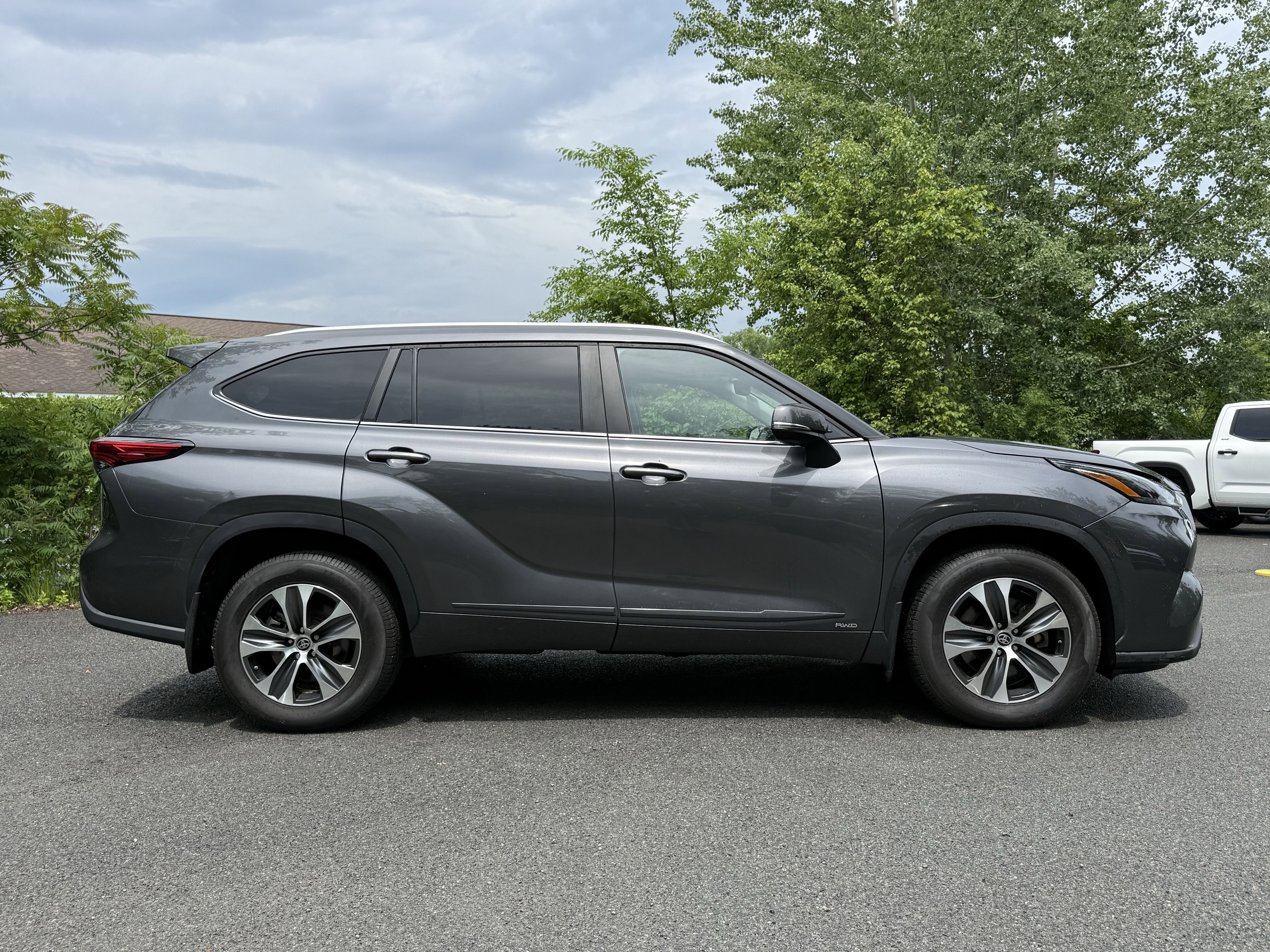 2023 Toyota Highlander Hybrid XLE