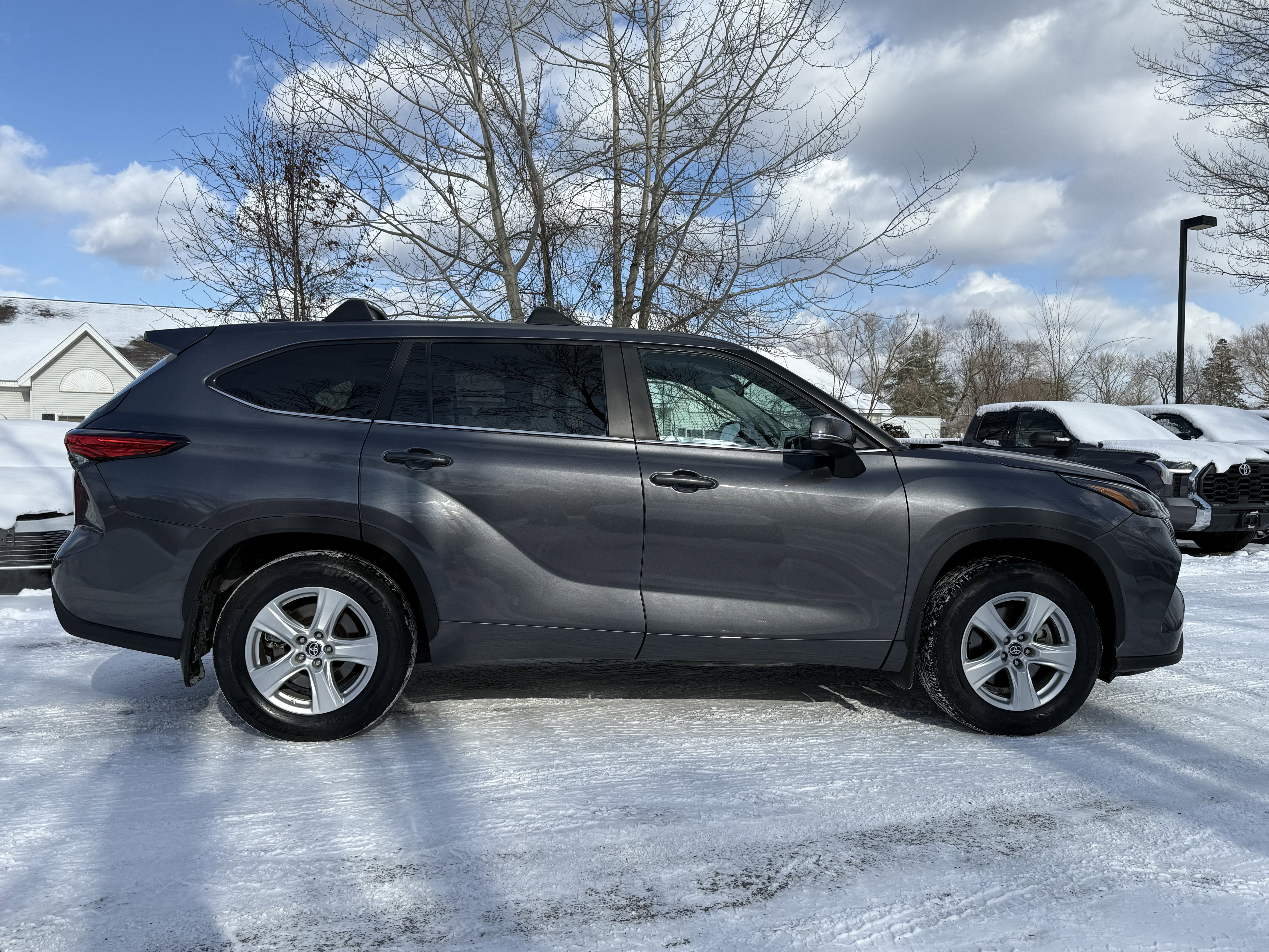 2023 Toyota Highlander LE