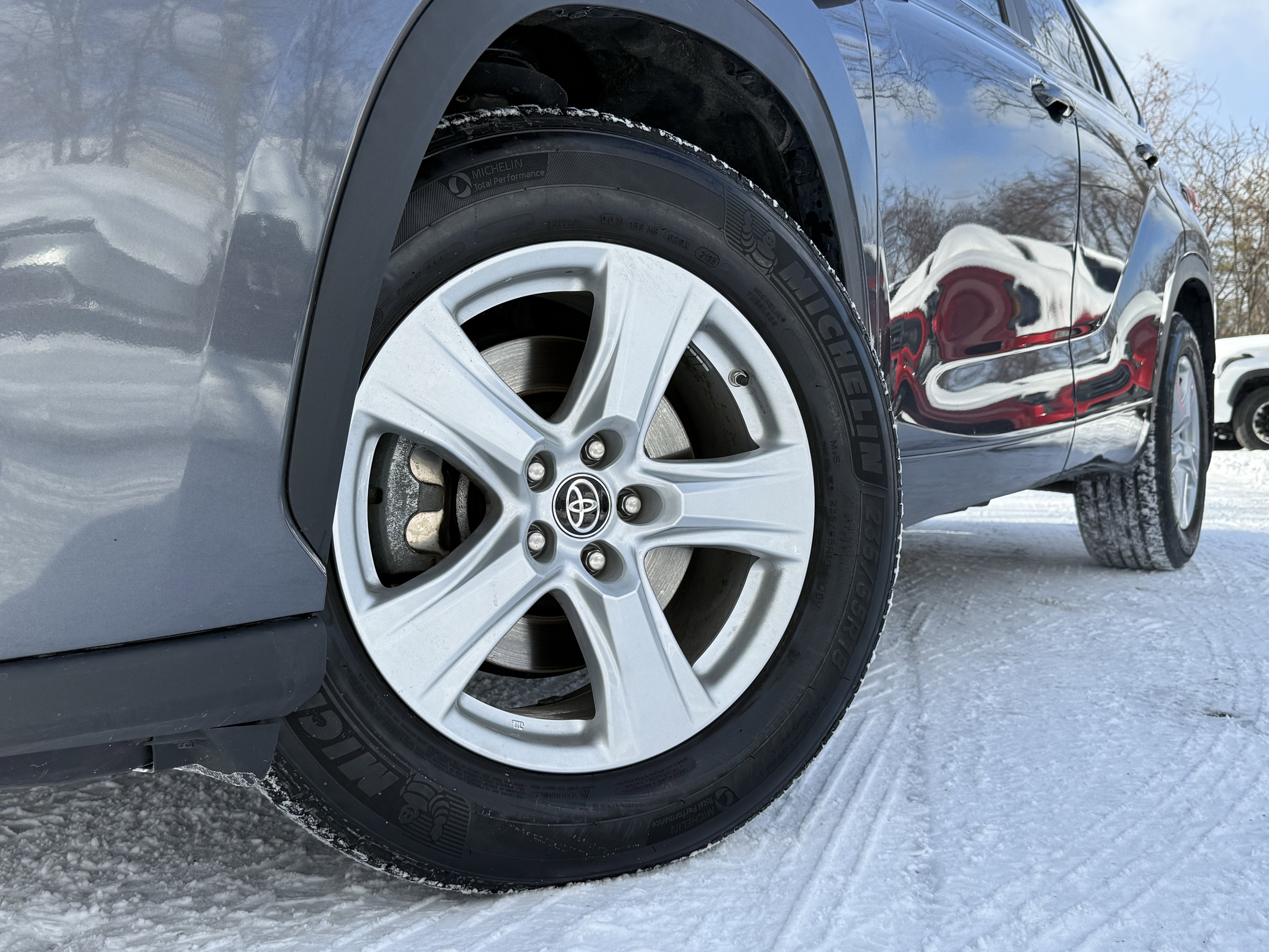 2023 Toyota Highlander LE