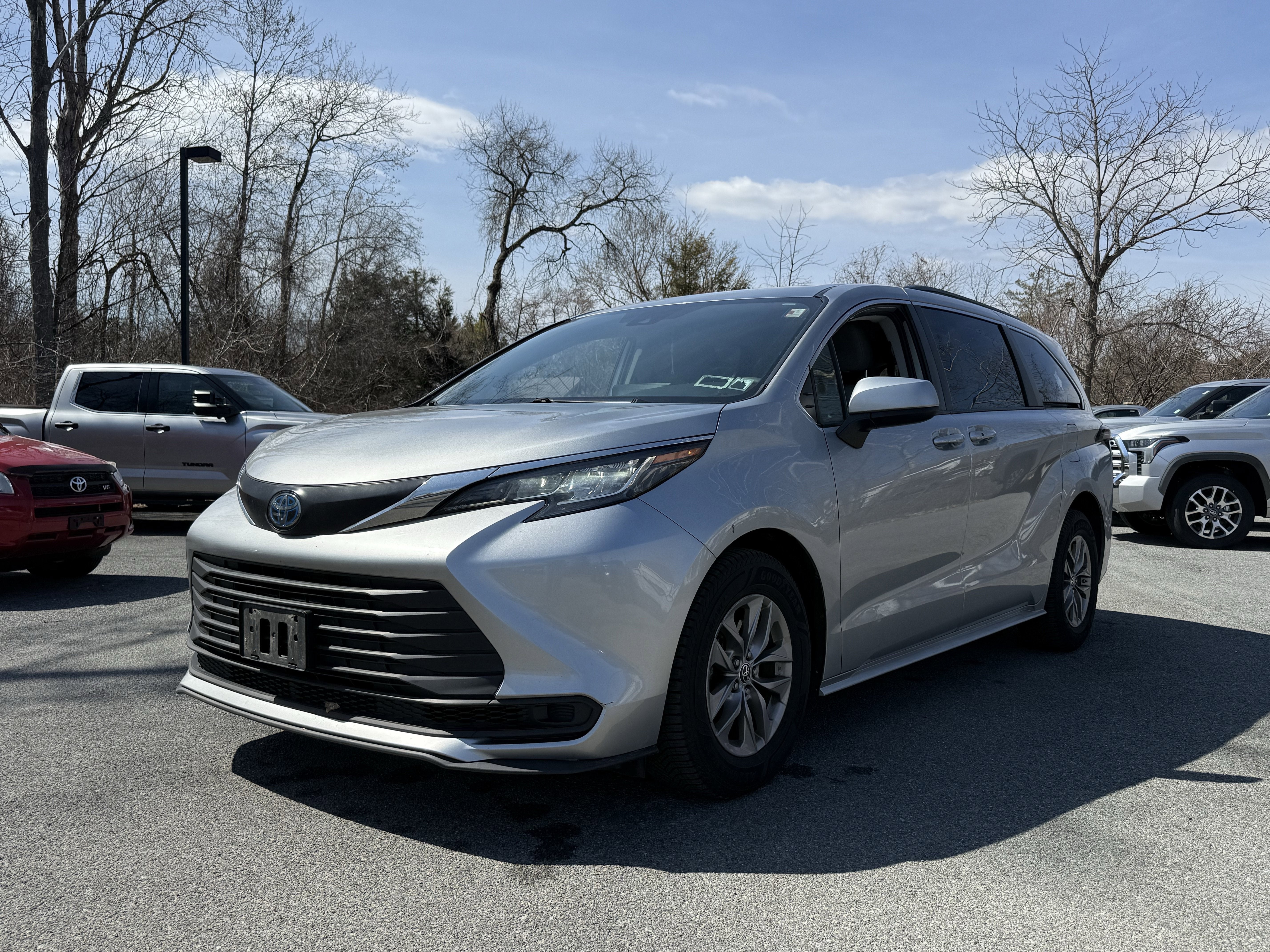 2022 Toyota Sienna LE 8 Passenger