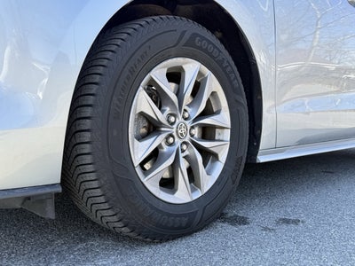 2022 Toyota Sienna LE 8 Passenger