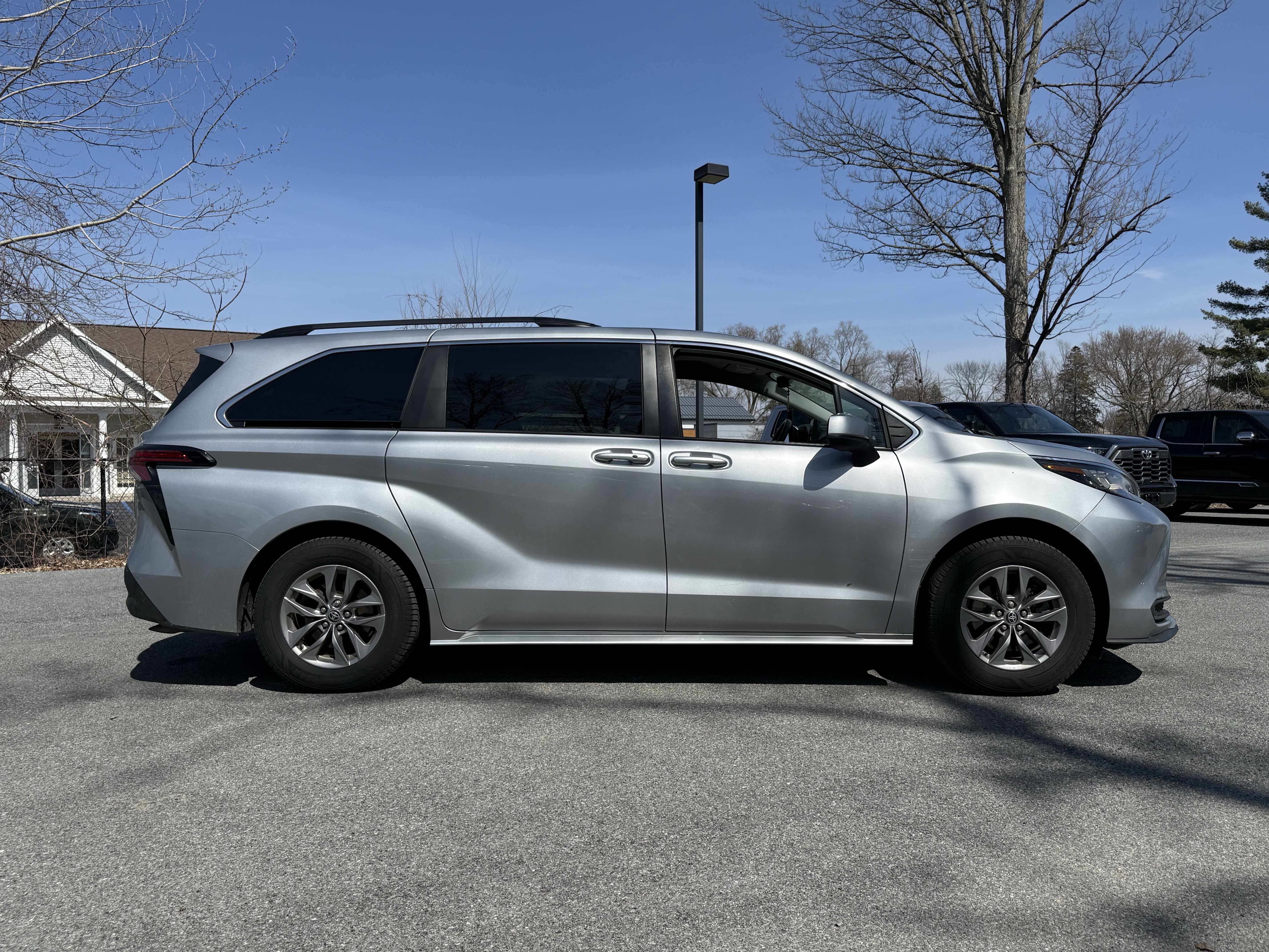 2022 Toyota Sienna LE 8 Passenger