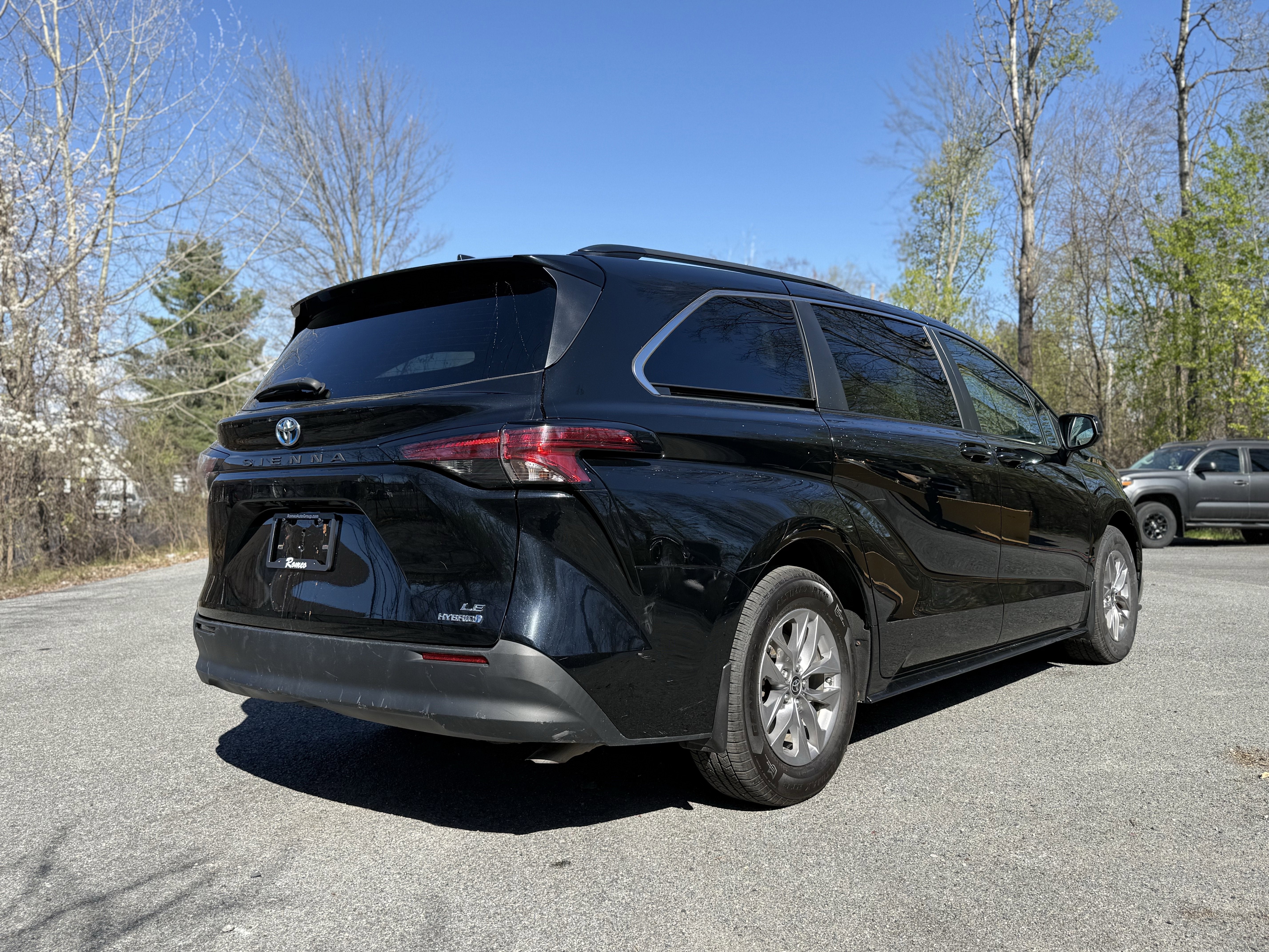 2022 Toyota Sienna LE 8 Passenger
