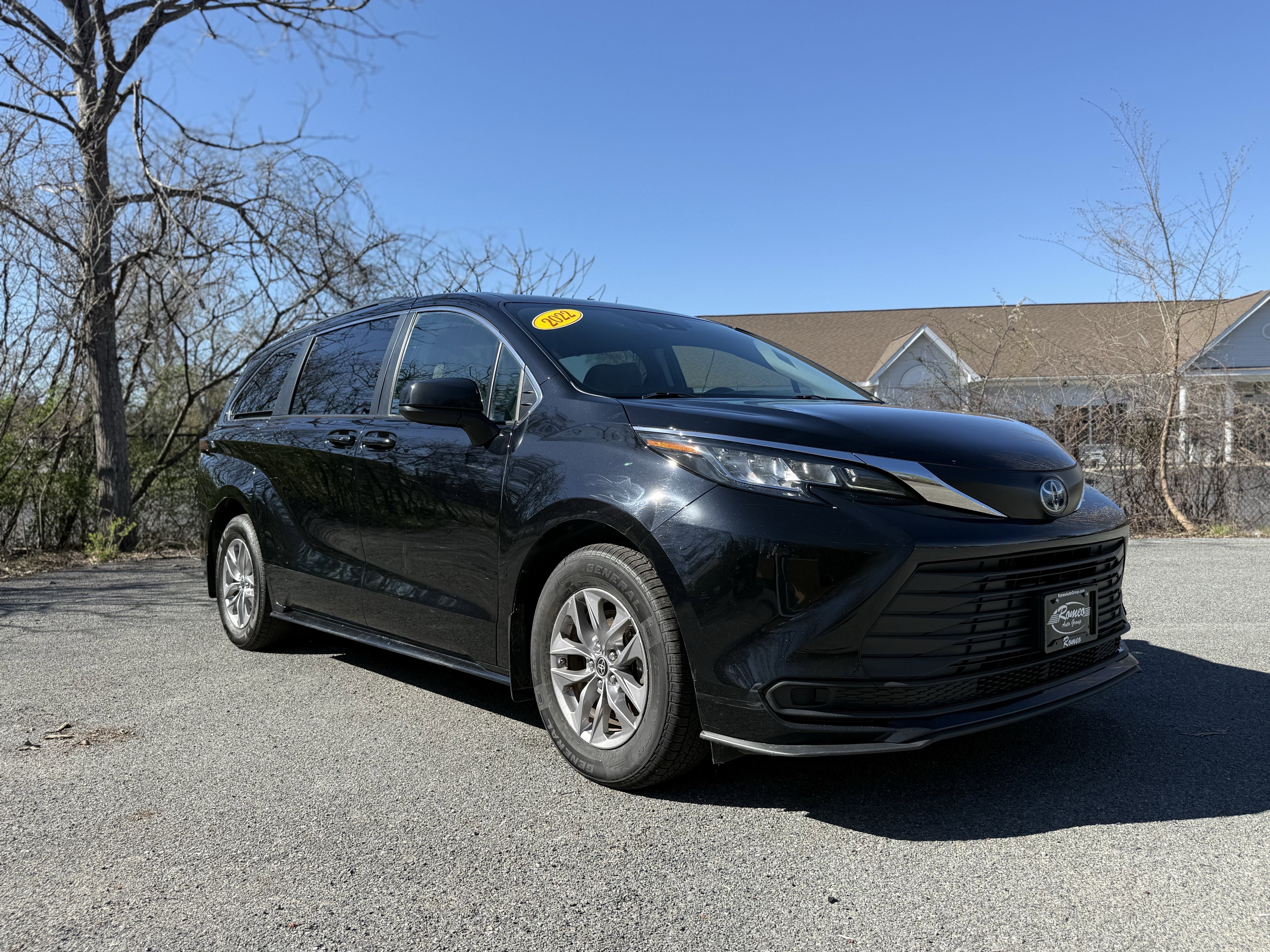 2022 Toyota Sienna LE 8 Passenger