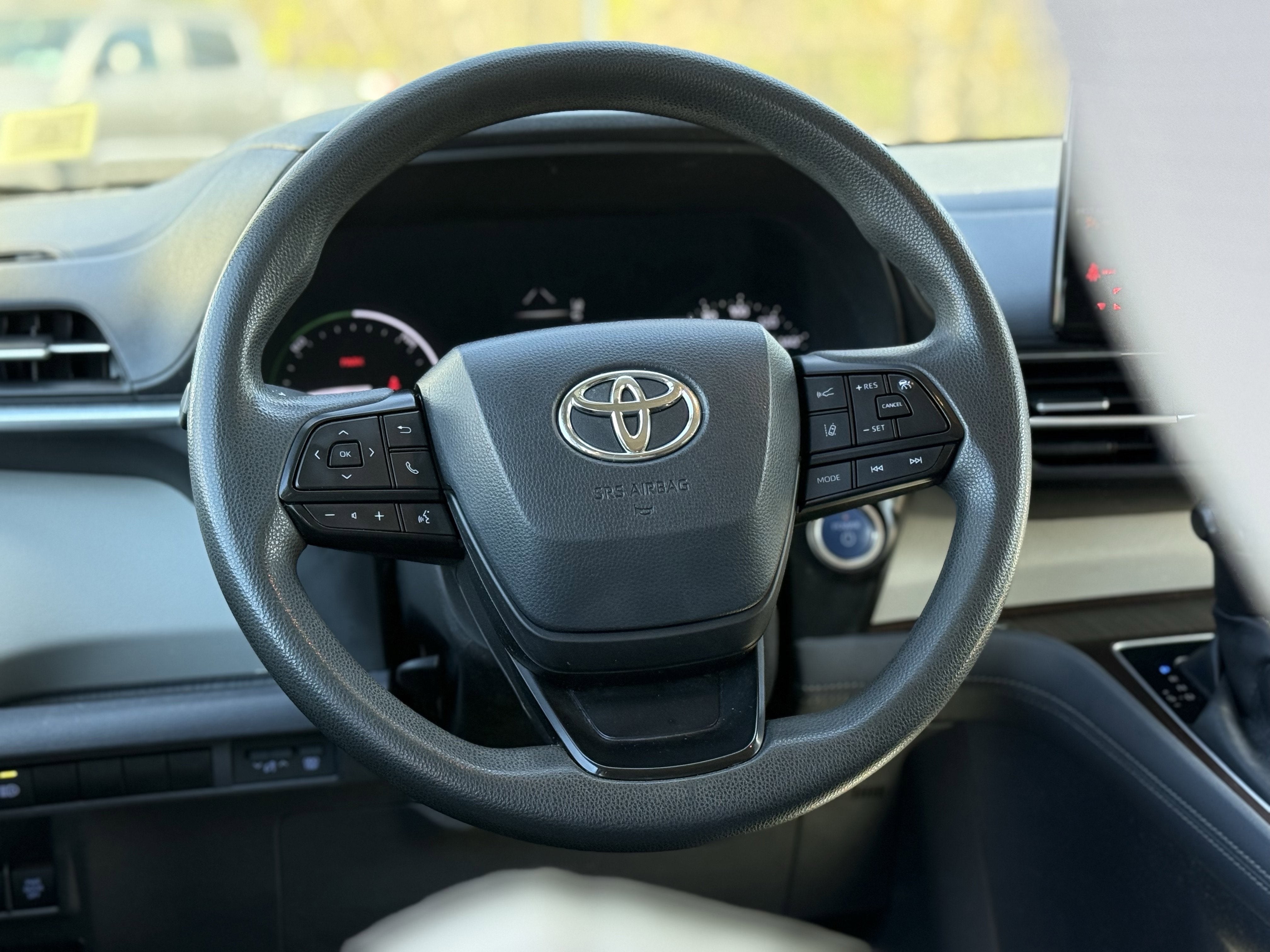 2022 Toyota Sienna LE 8 Passenger