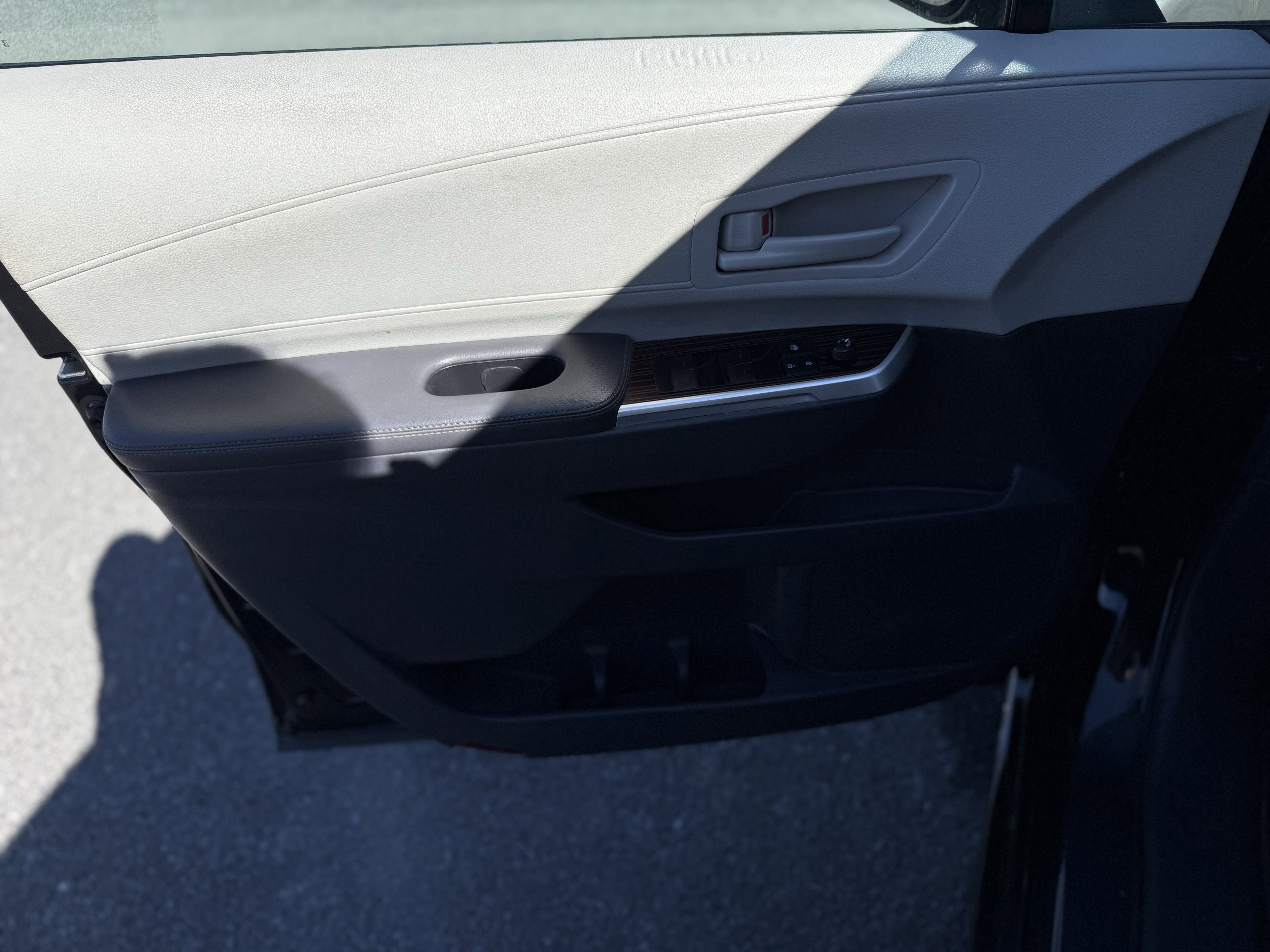 2022 Toyota Sienna LE 8 Passenger
