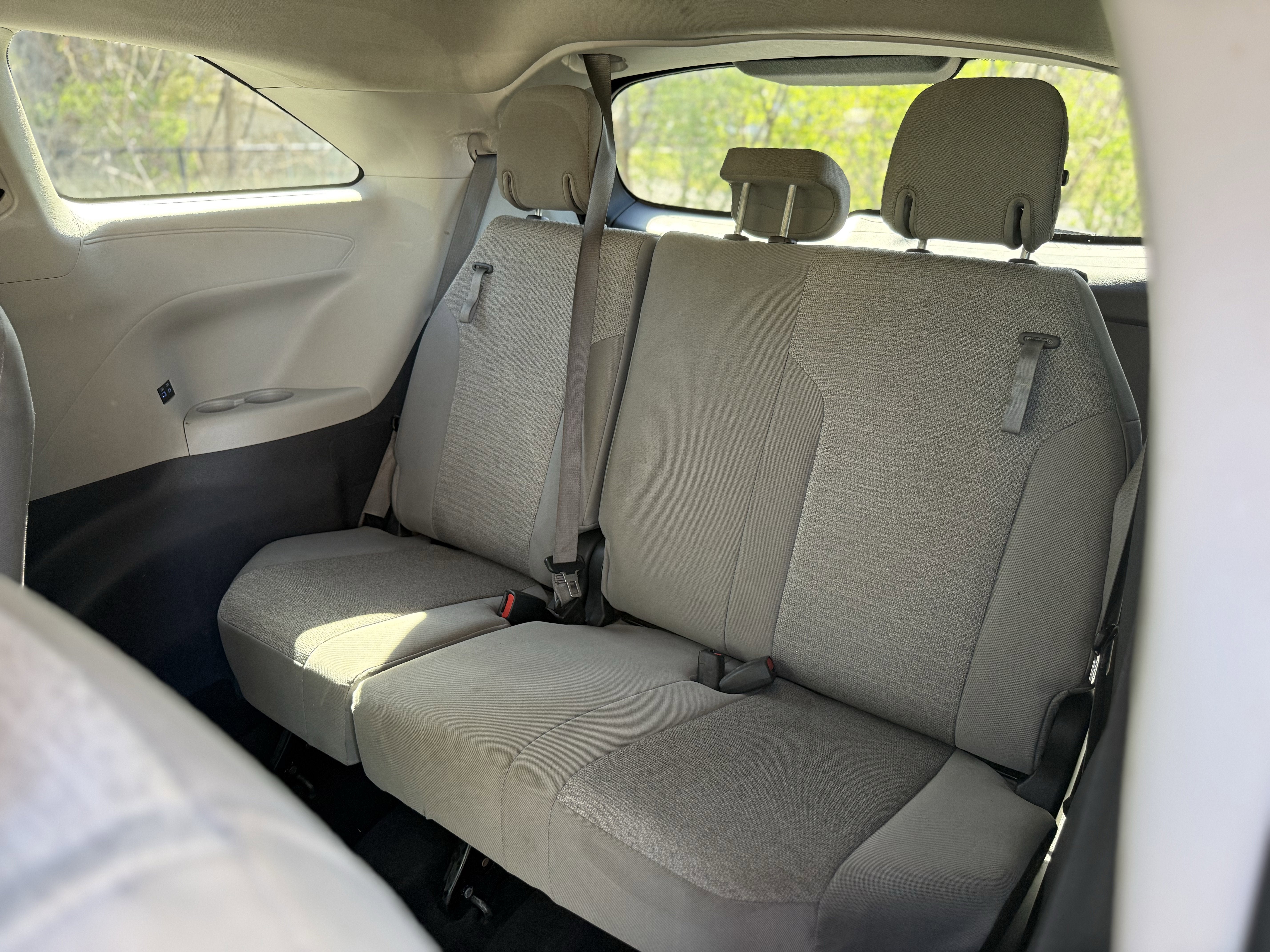 2022 Toyota Sienna LE 8 Passenger