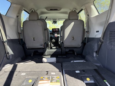 2022 Toyota Sienna LE 8 Passenger