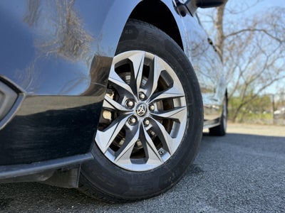 2022 Toyota Sienna LE 8 Passenger